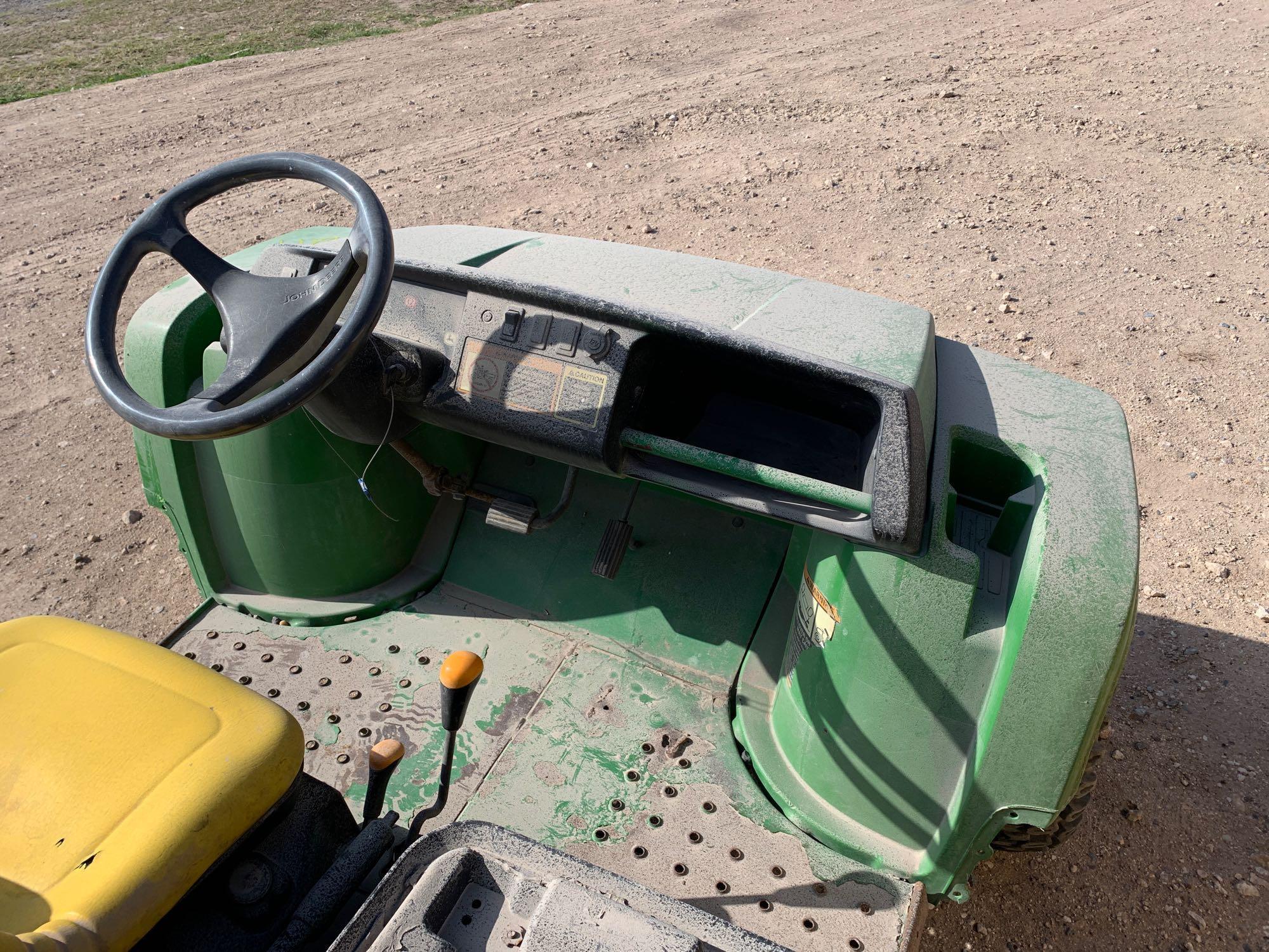 JOHN DEERE GATOR 4 X 2