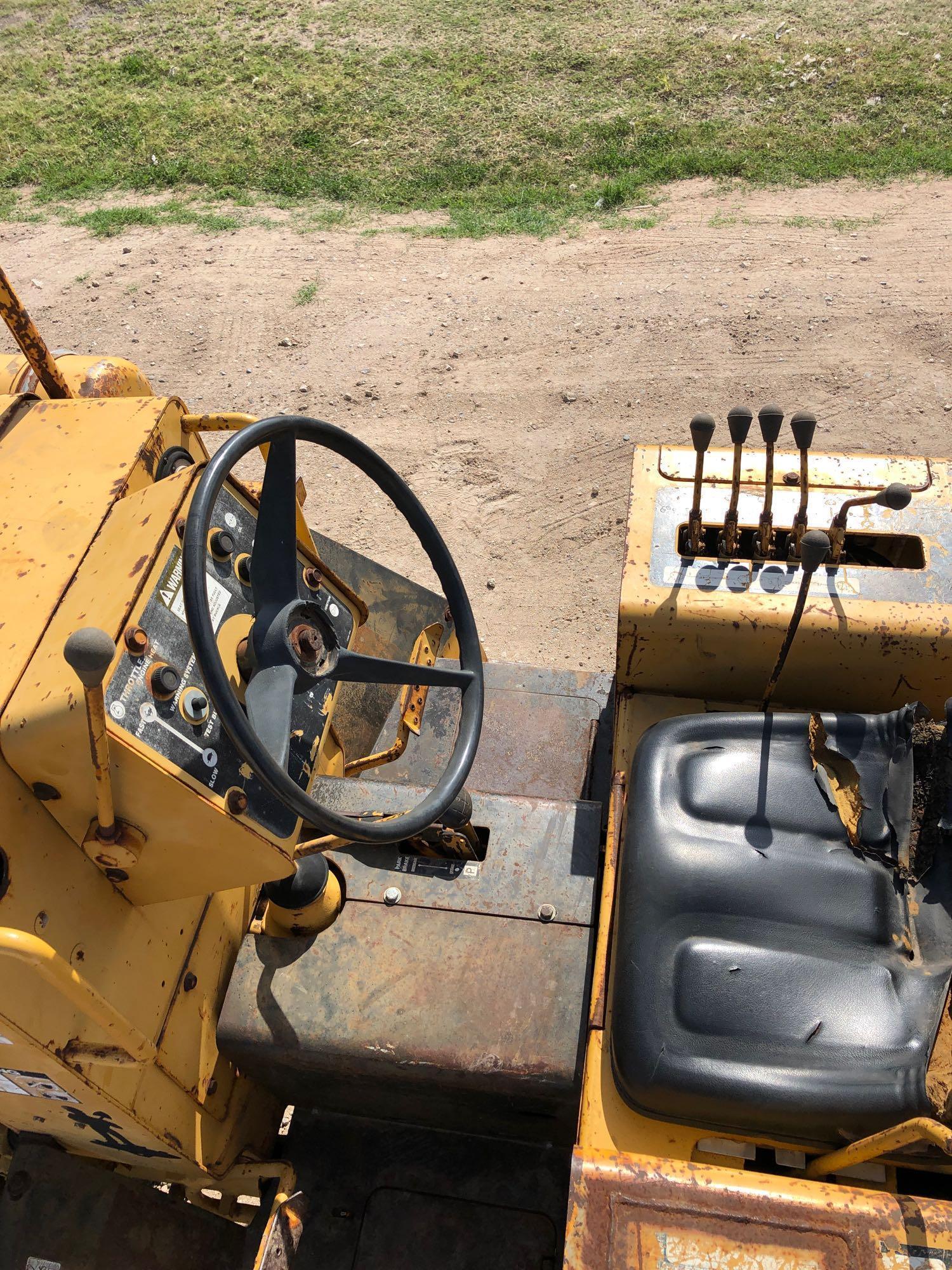 Vermeer V 450 Trencher / Backhoe w push blade