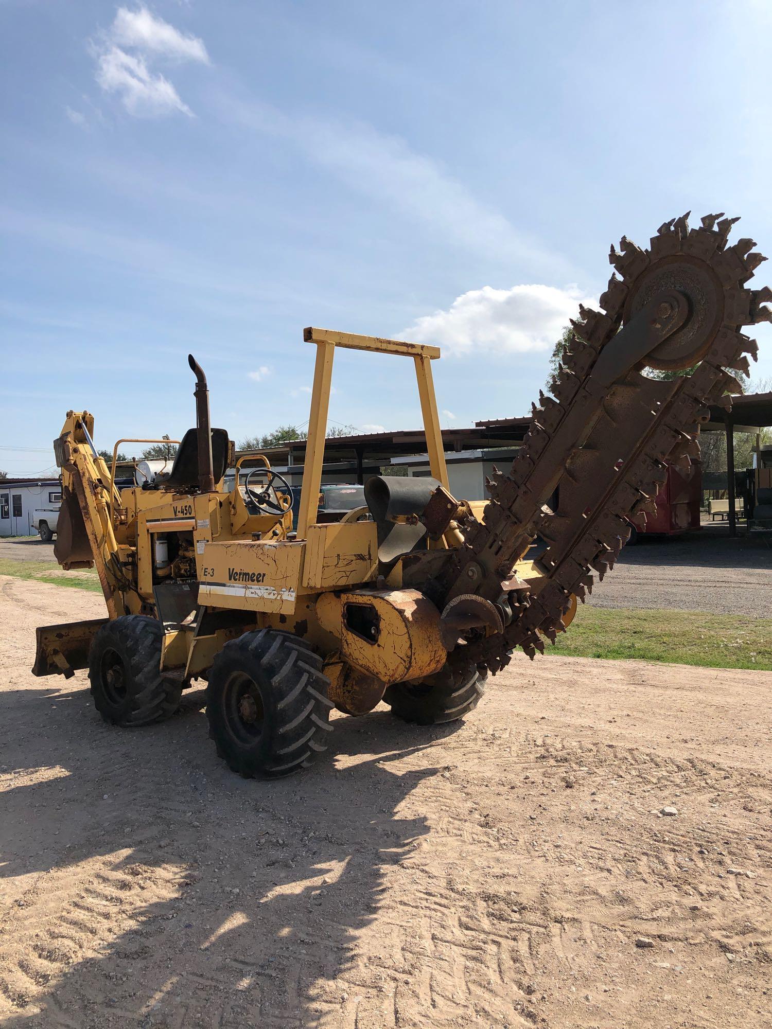 Vermeer V 450 Trencher / Backhoe w push blade