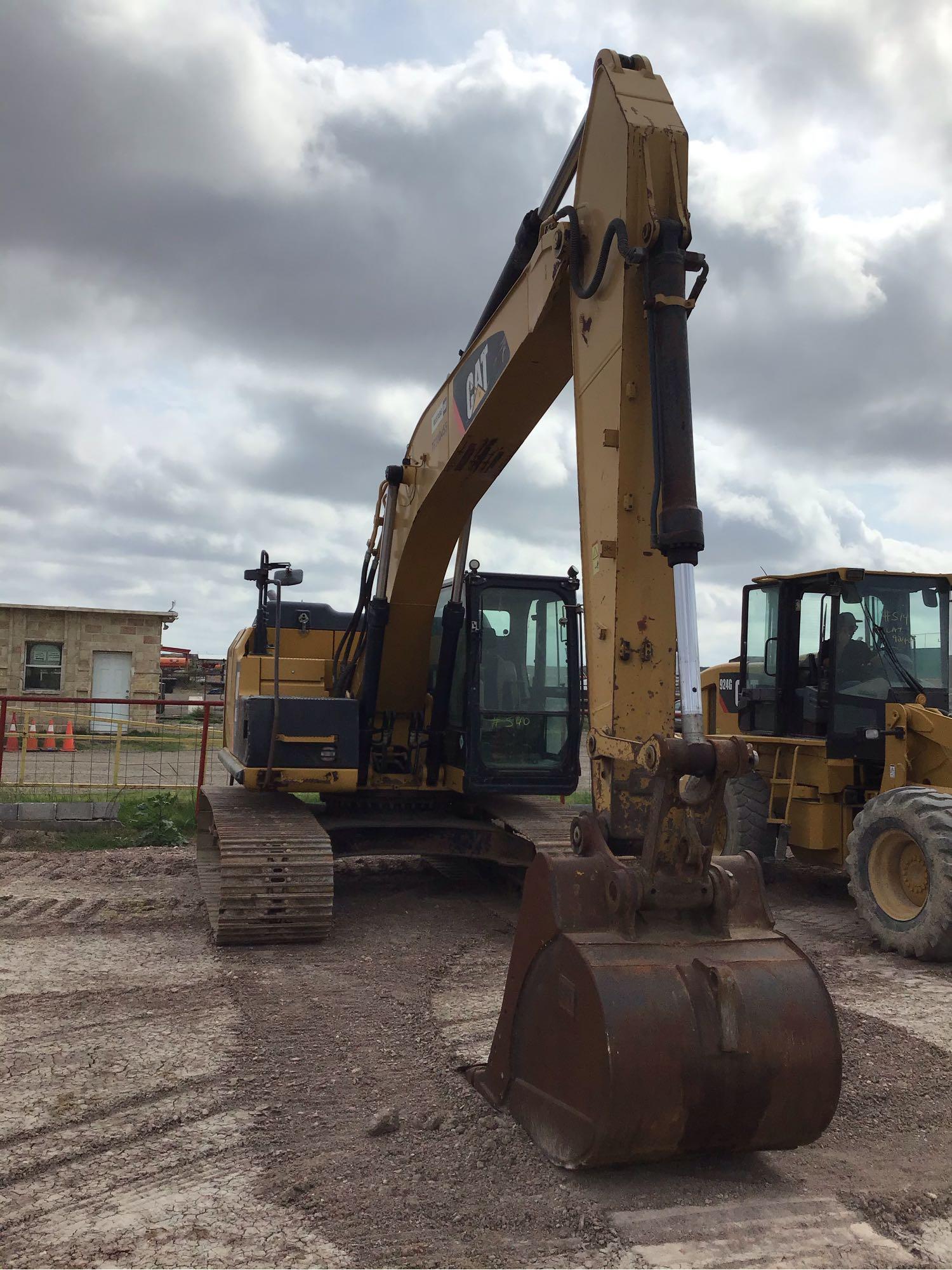 320 E LRR Caterpillar Excavator, Srl# TFX00455