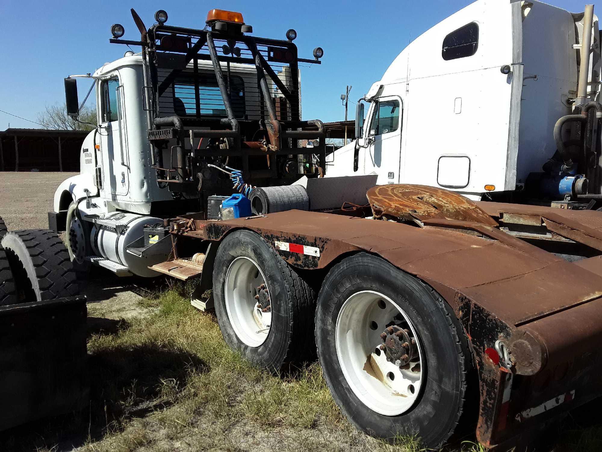 1995 International Truck Tractor, VIN# 2HSFHASR0SC034804