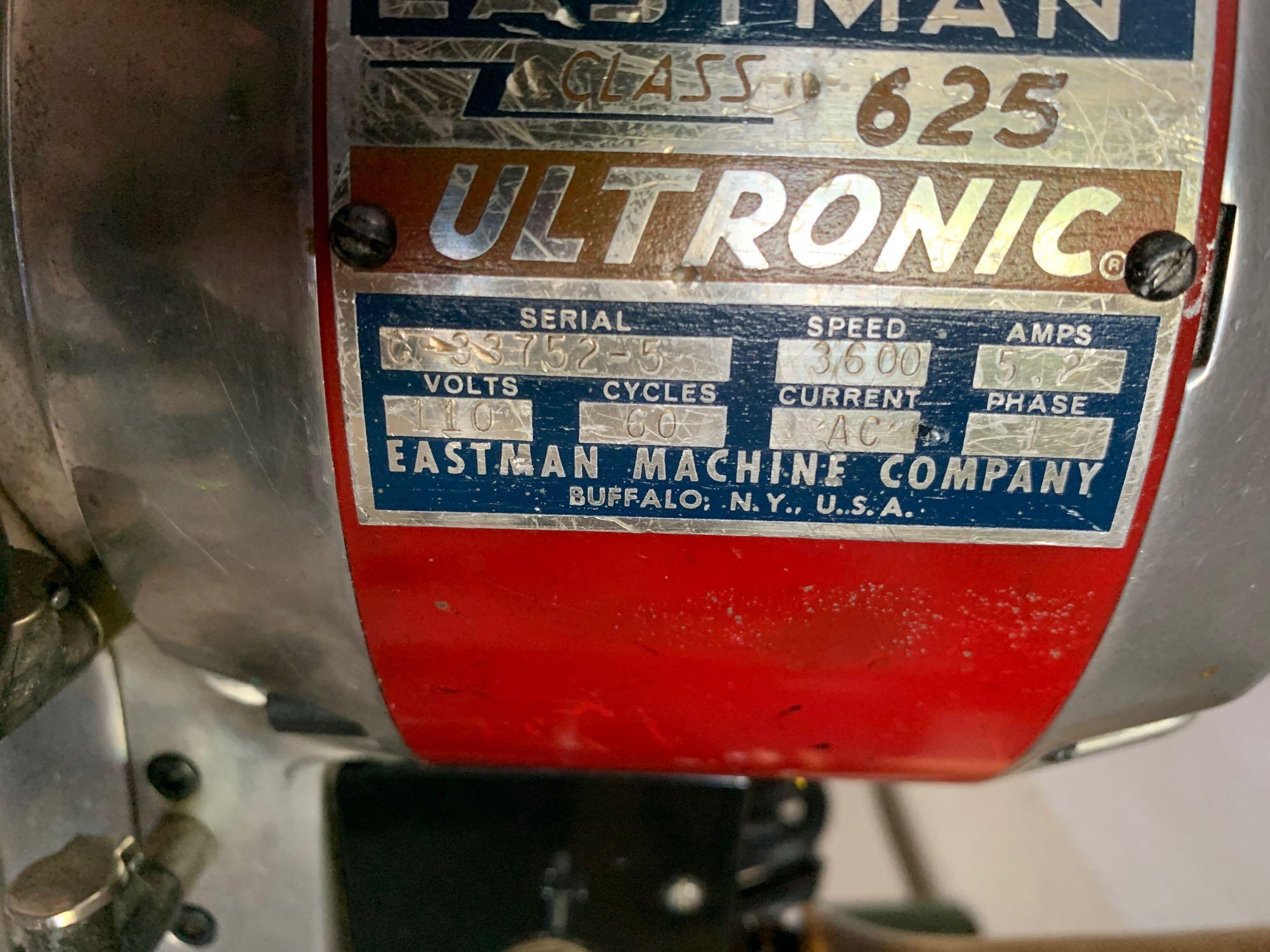 Eastman Ultronic 625 Fabric Cutter with Juke Sewing Machine DNU-241