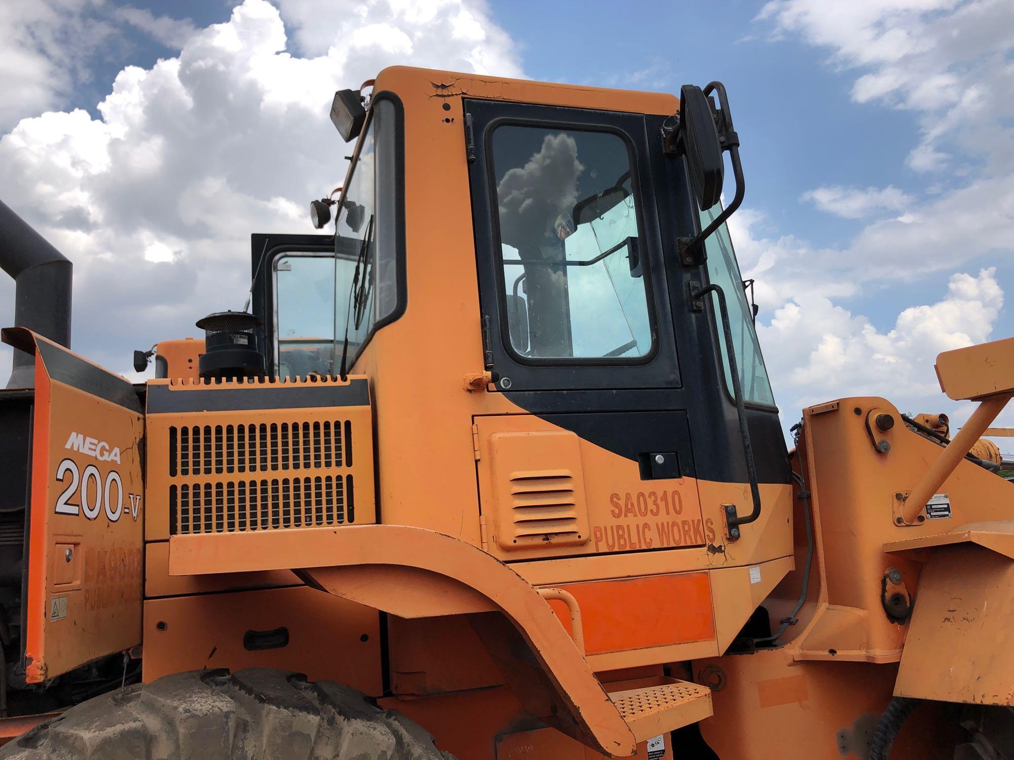 2006 Doosan 200-V Wheel Loader, with Brush Loader Attachment, Srl# DHKHLSQ0E65001310