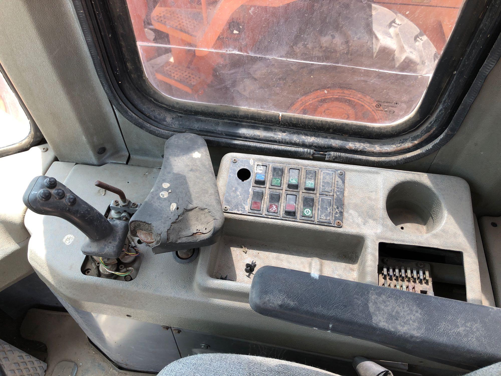 2006 Doosan 200-V Wheel Loader with Brush Loader Attachment, Srl# DHKHLSQ0C65001306