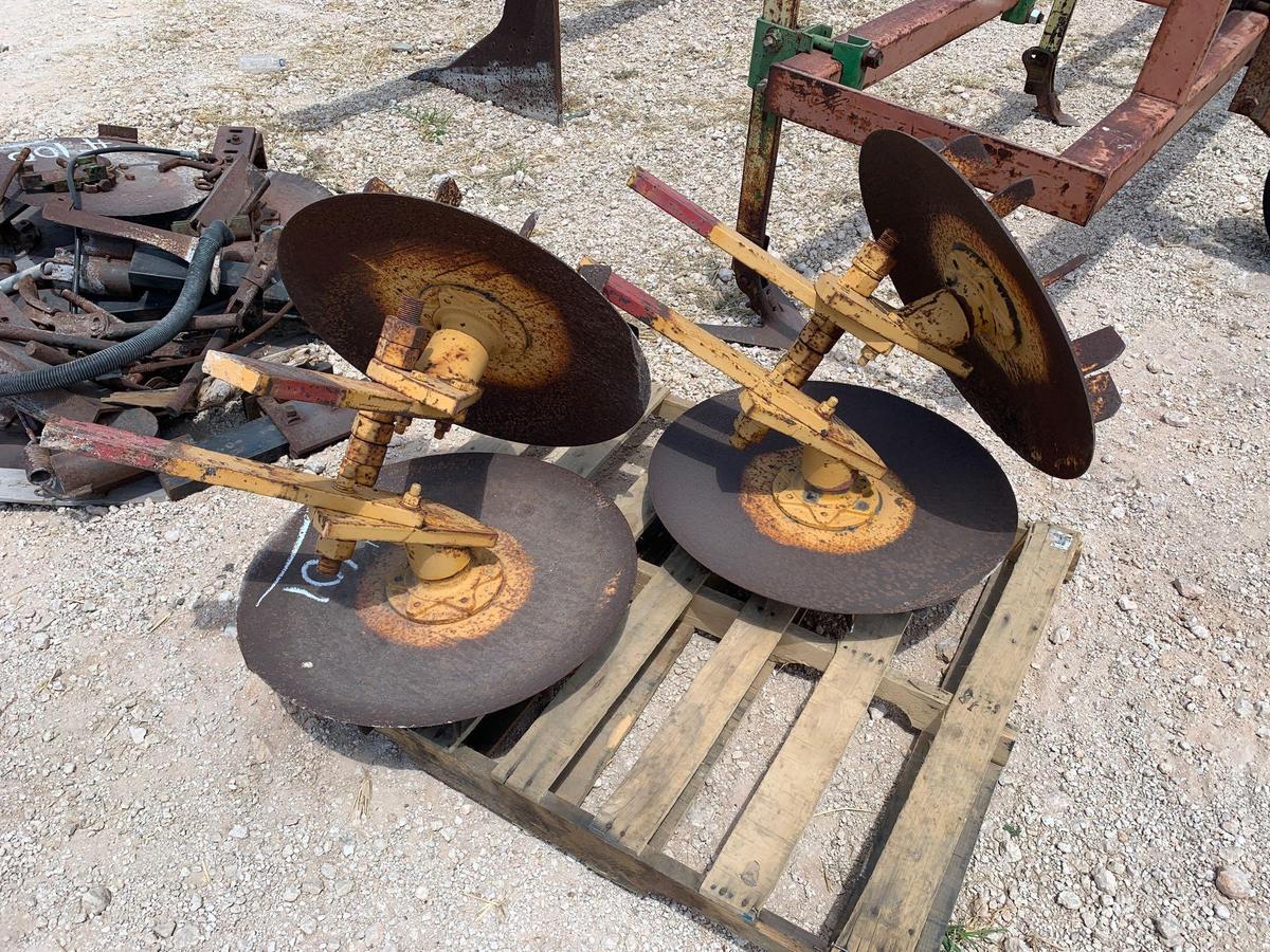 Pallet w/Stalk Puller Discs(4)