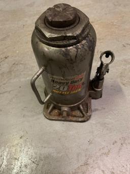 Floor Jack, 20 Ton Bottle Jack (Room 405)