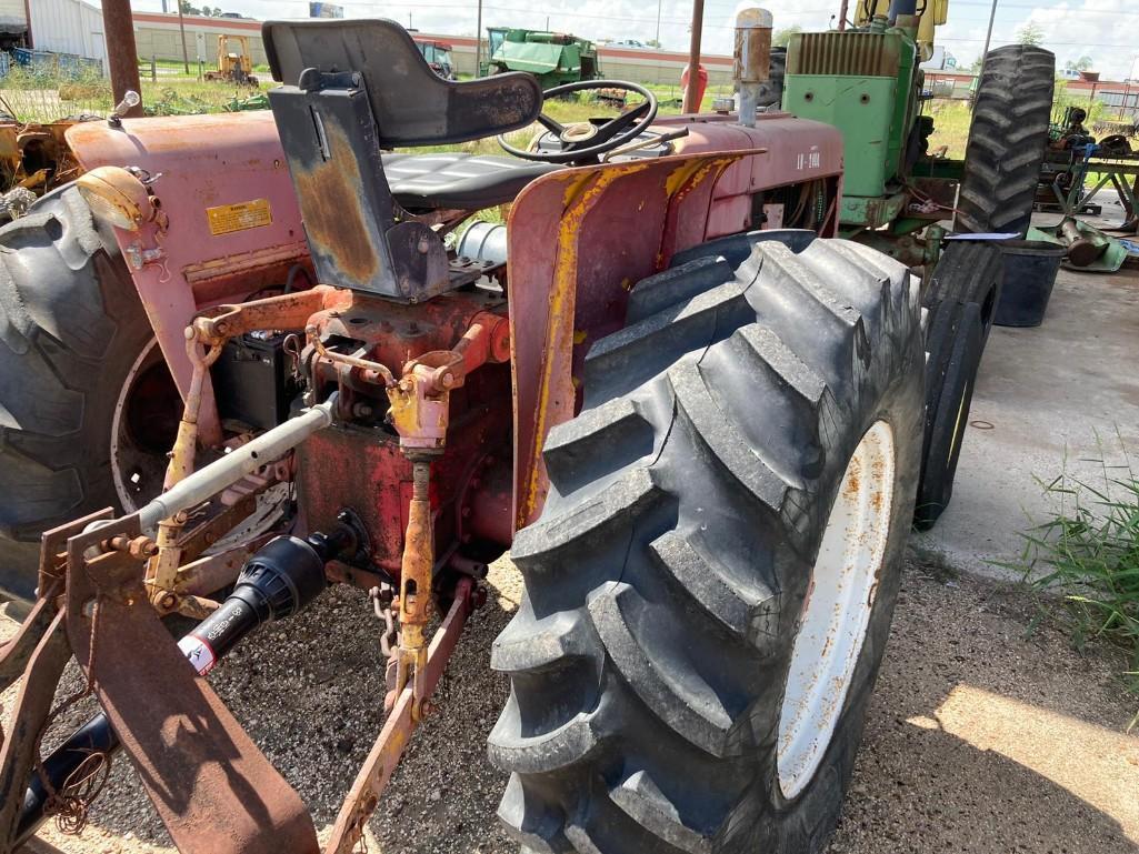 1967 International 2444 Tractor... 8-Speed, 4 Cyl.Diesel Engine,... 6,102 hrs, 2 wd, S# 00684 ??????