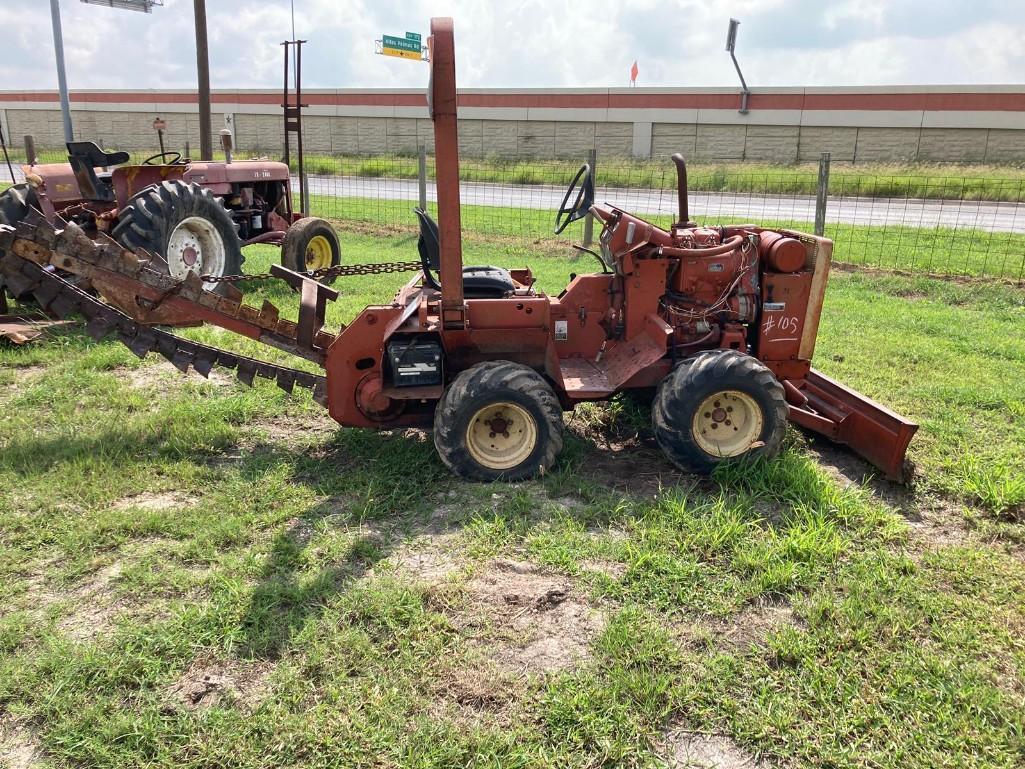 2310 Ditch Witch Trencher S#3E1375 HRS: 1,411 RUNS & DRIVES