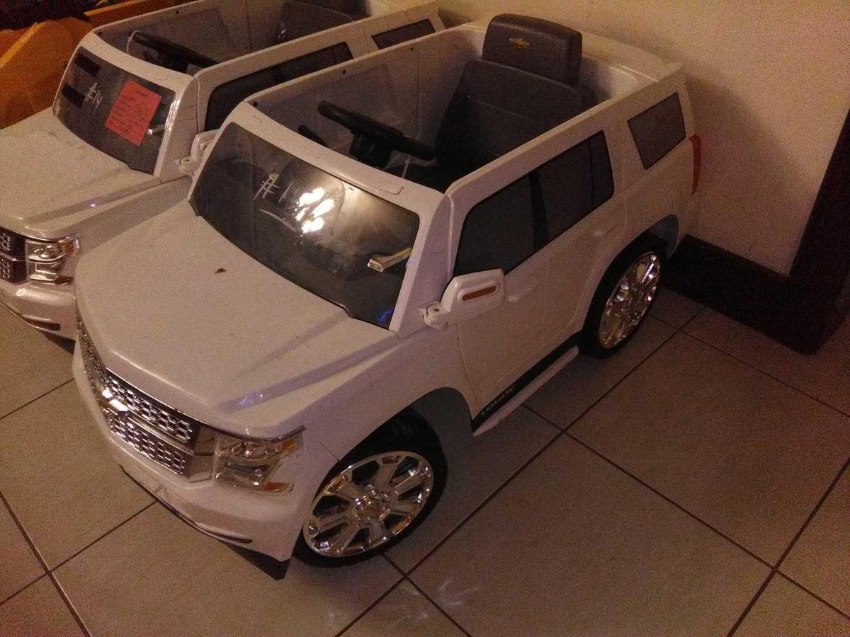 Children Electric Car White (Chevy Tahoe)