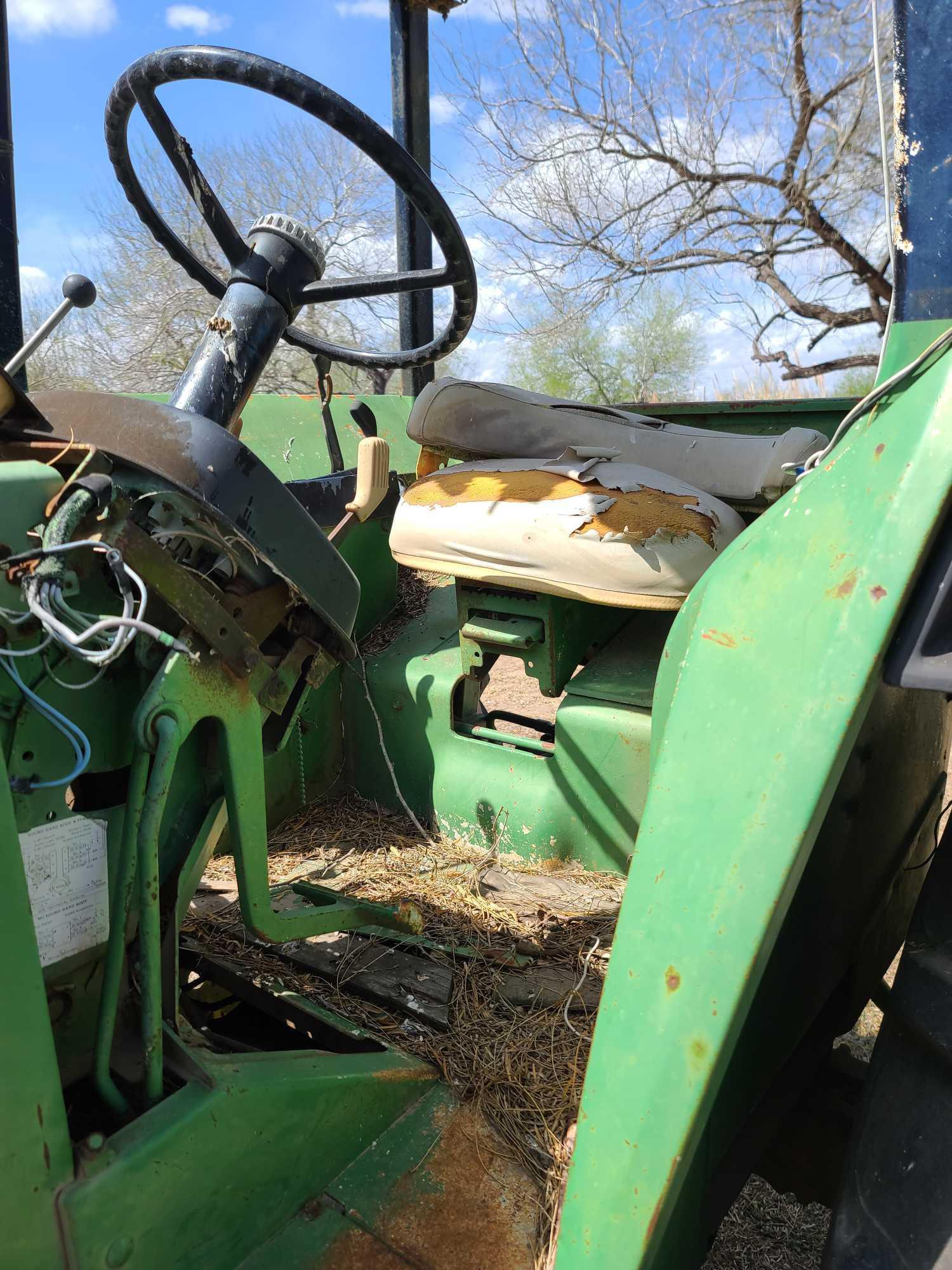 John Deere 4430 w/Frontend Loader