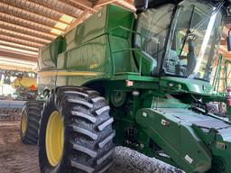 John Deere S670 Combine