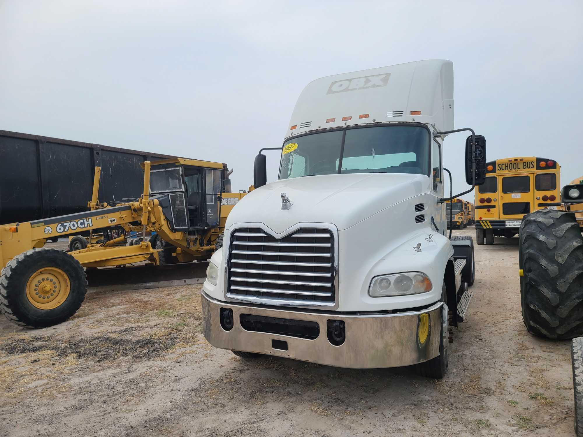 2007 Mack CXP613 Truck, VIN # 1M1AP02Y37N001188