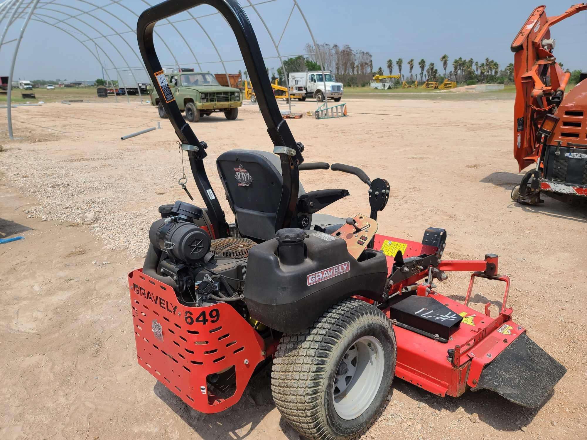 GRAVELY ZERO TURN MOWER