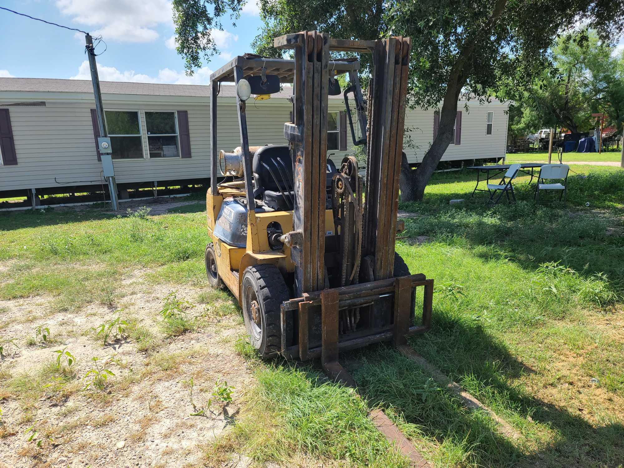 Caterpillar GP25K Forklift