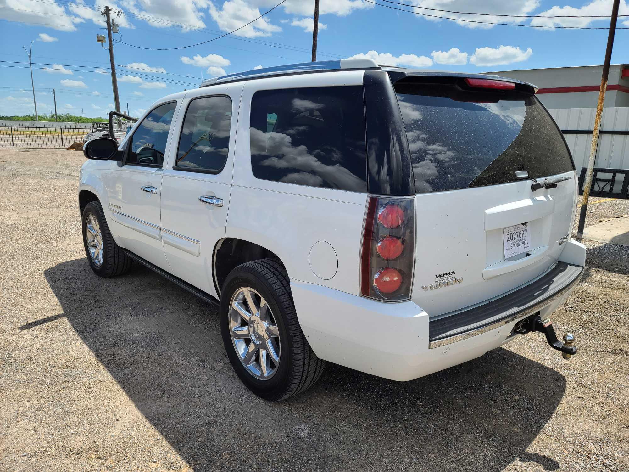 2007 GMC Yukon Multipurpose Vehicle (MPV), VIN # 1GKFK63827J263821