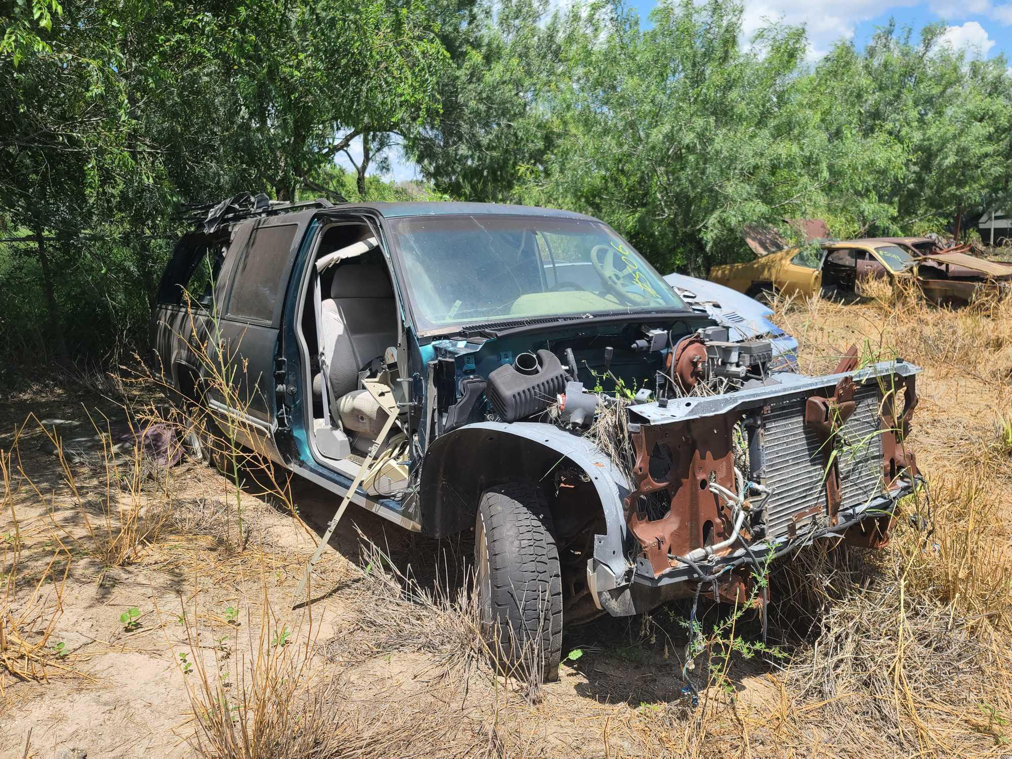 Chevrolet Suburban VIN# 3CNEC16K4S????