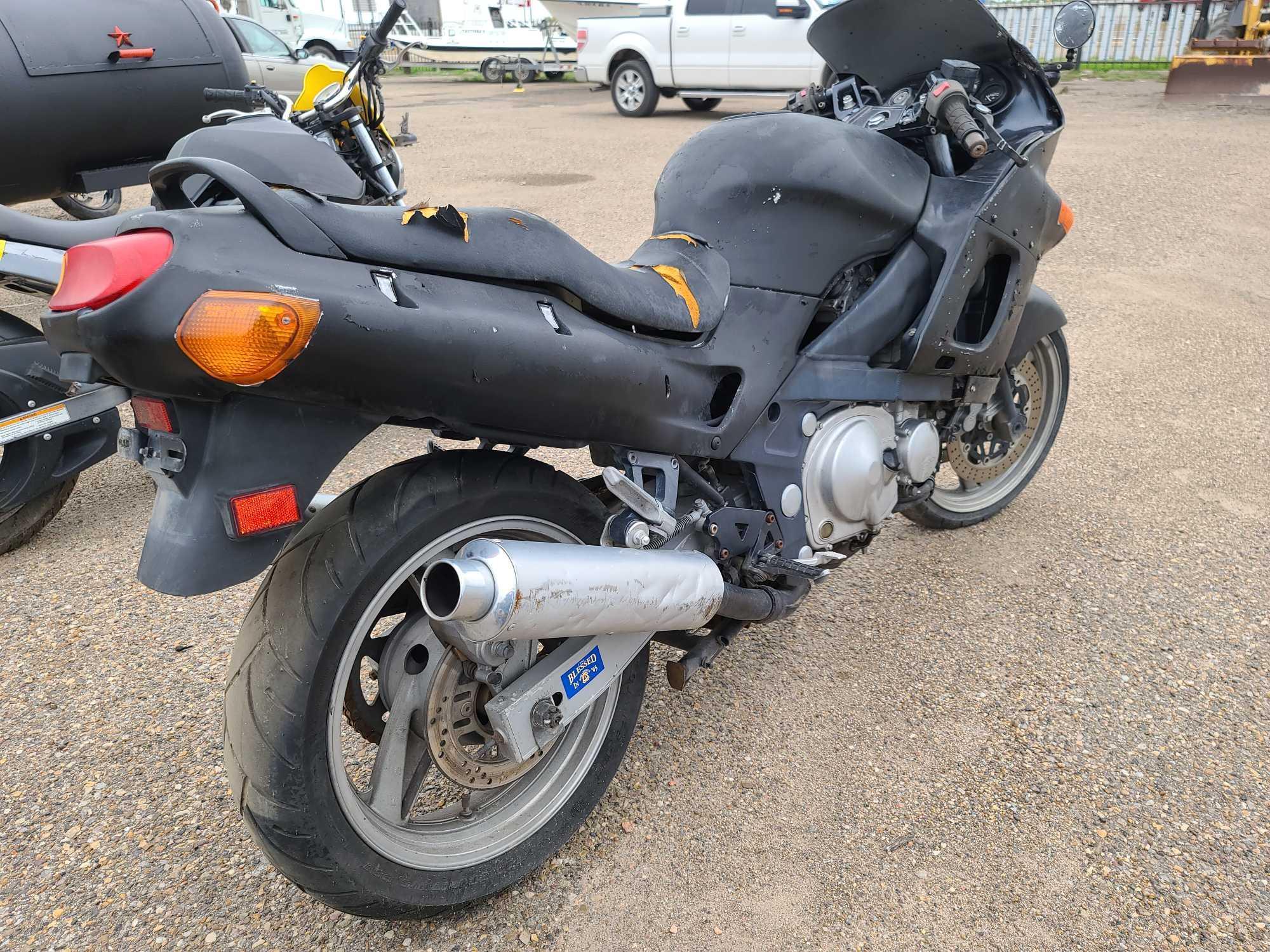 2001 Kawasaki ZX600-E Motorcycle, VIN # JKAZX4E141B517992