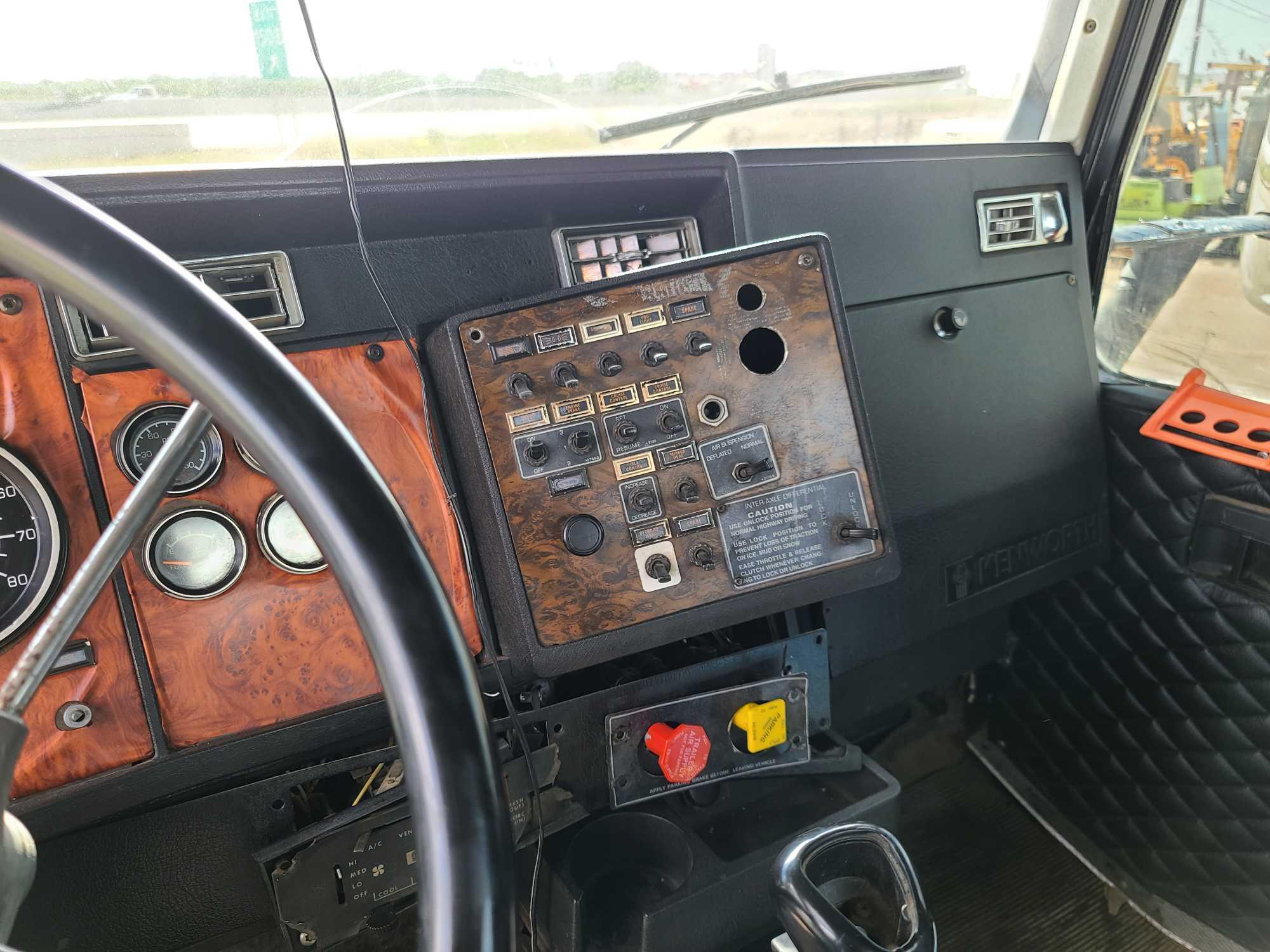 1995 Kenworth T600 Day Cab, VIN # 1XKAD69XXSR662649