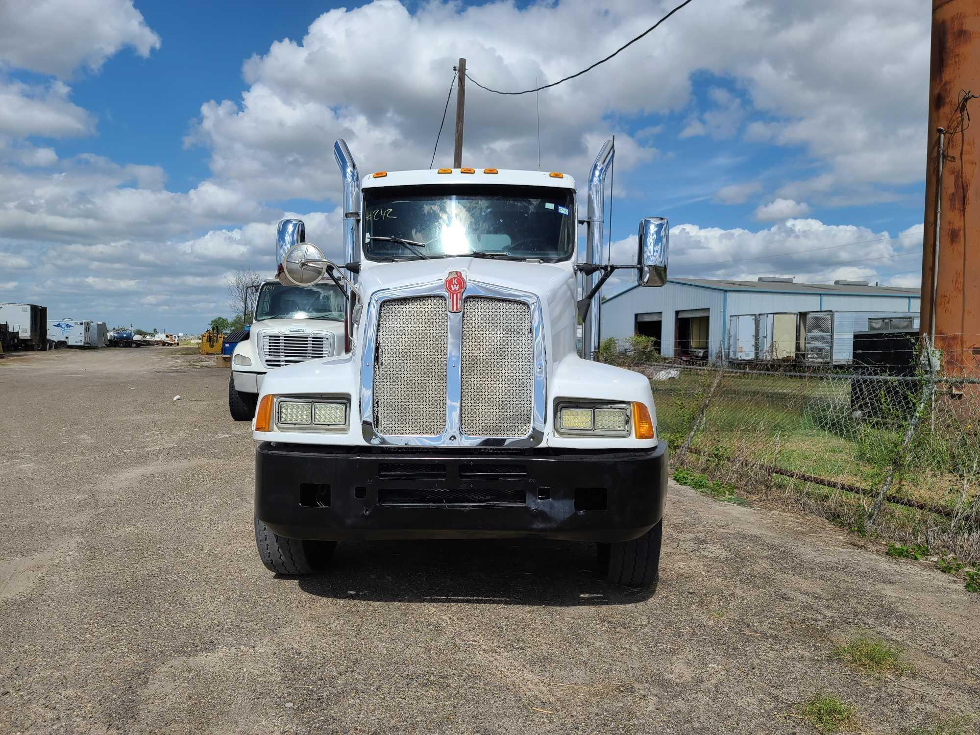 1995 Kenworth T600 Day Cab, VIN # 1XKAD69XXSR662649