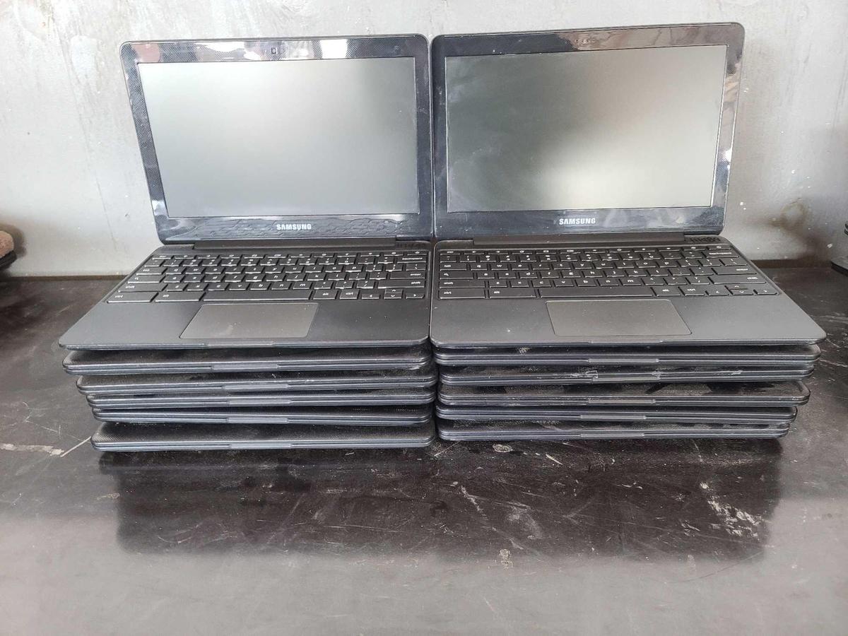 (12) Samsung Chromebooks