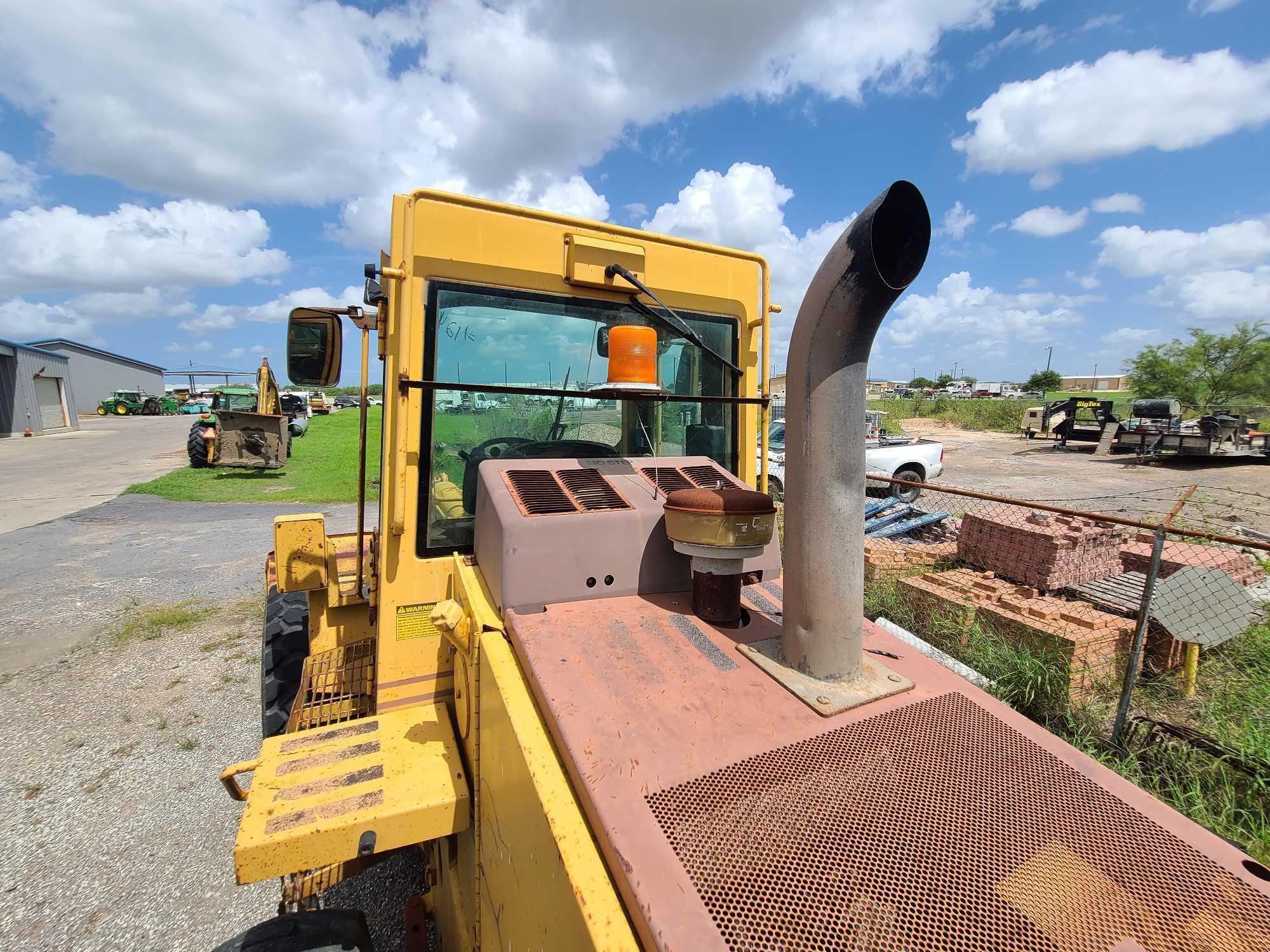 1995 CASE 621B FRONT END LOADER (SM)