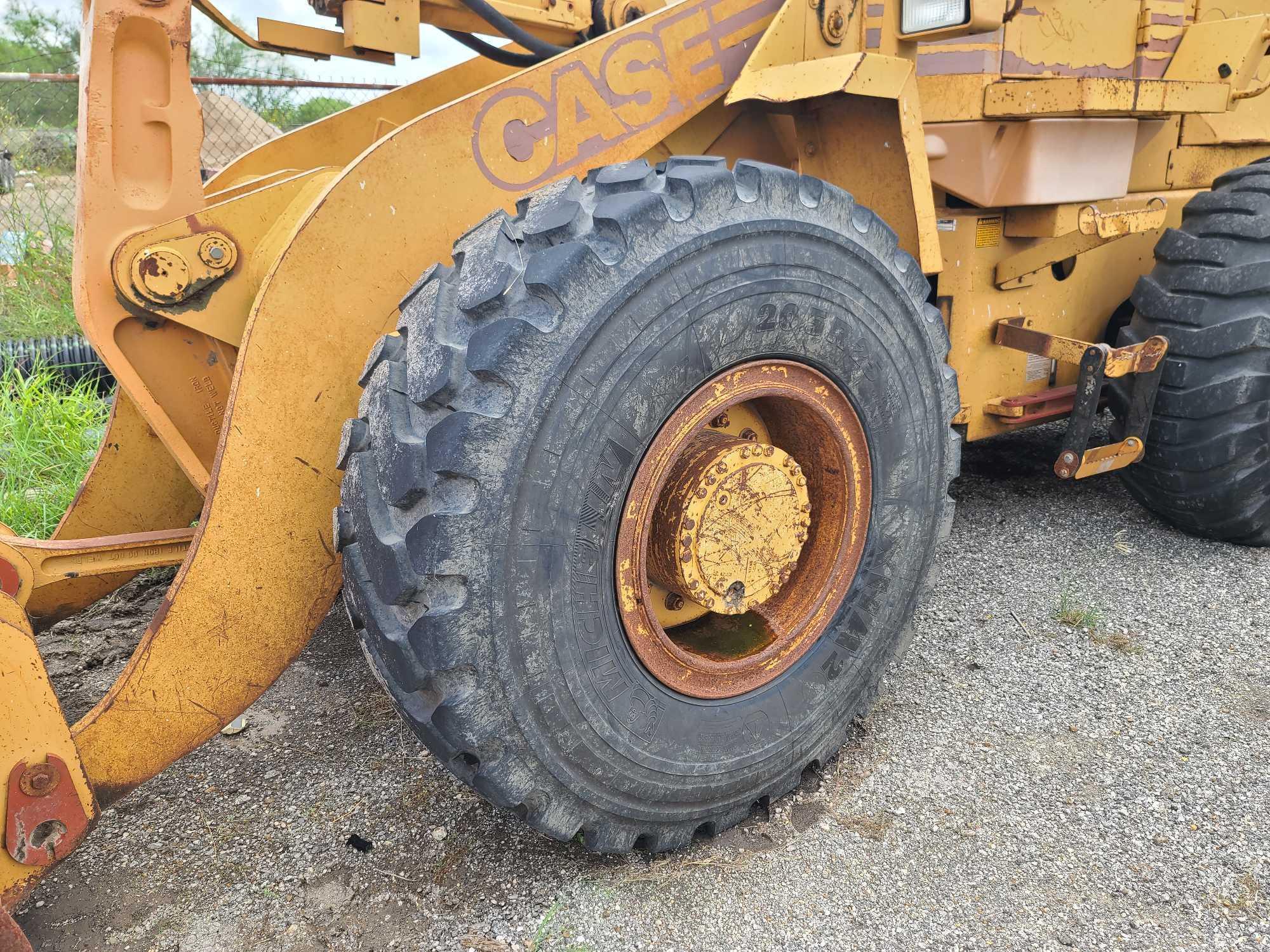 1995 CASE 621B FRONT END LOADER (SM)