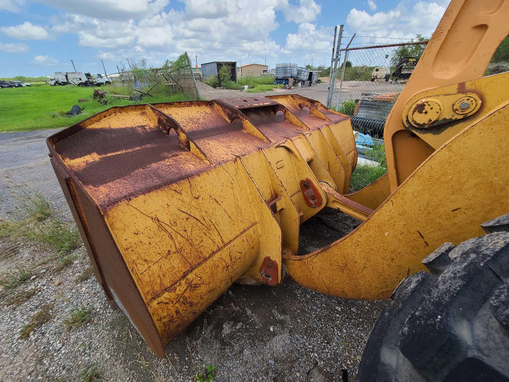 1995 CASE 621B FRONT END LOADER (SM)