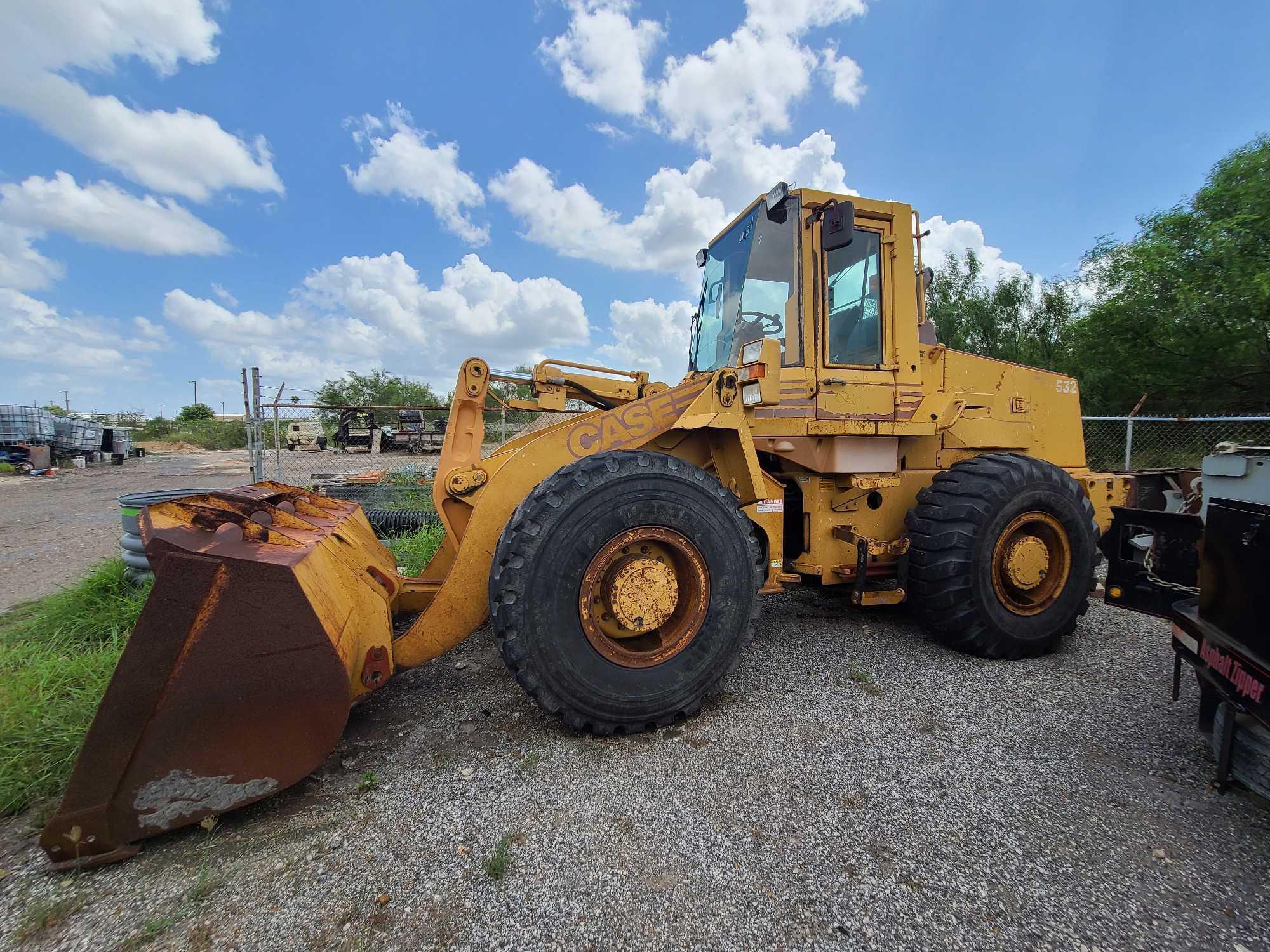 1995 CASE 621B FRONT END LOADER (SM)