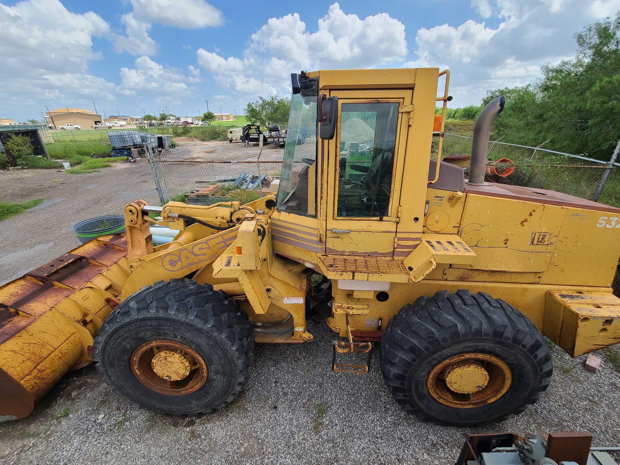 1995 CASE 621B FRONT END LOADER (SM)