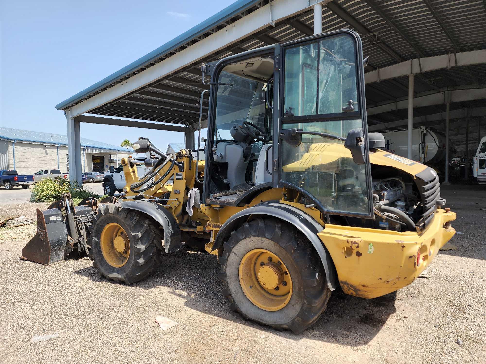 2009 CATERPILLAR 908H FRONTEND LOADER W/GRAPPLE