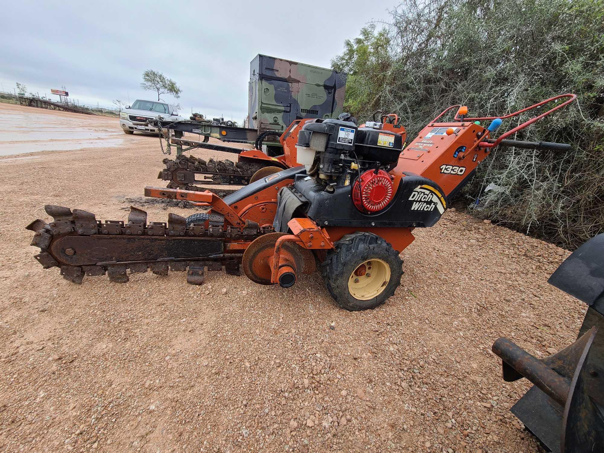 Ditch Witch 1330 Trencher