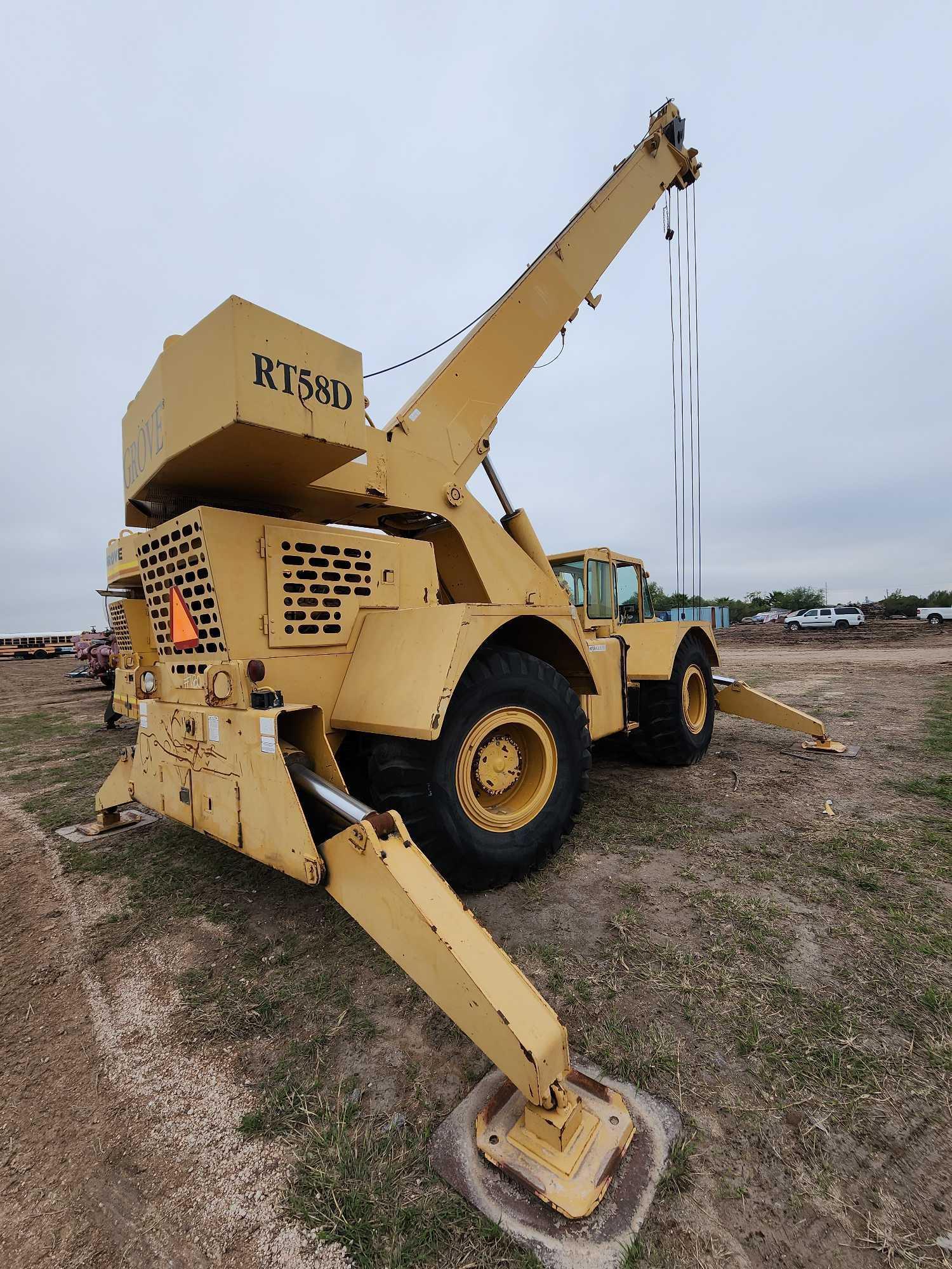 Grove RT58D 20-Ton Rough Terrain Crane