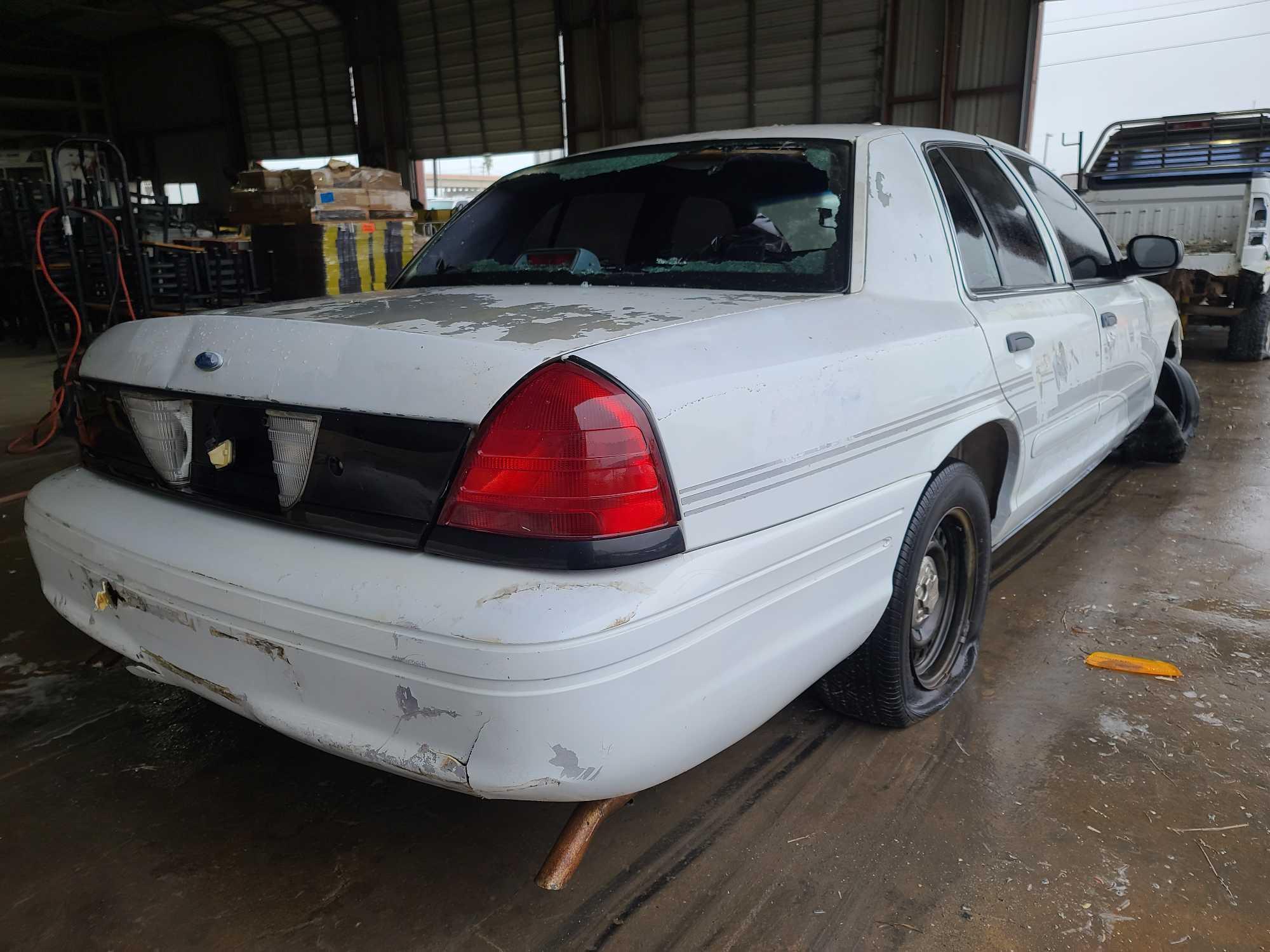 2001 Ford Crown Victoria Passenger Car, VIN # 2FAFP71WX1X169632