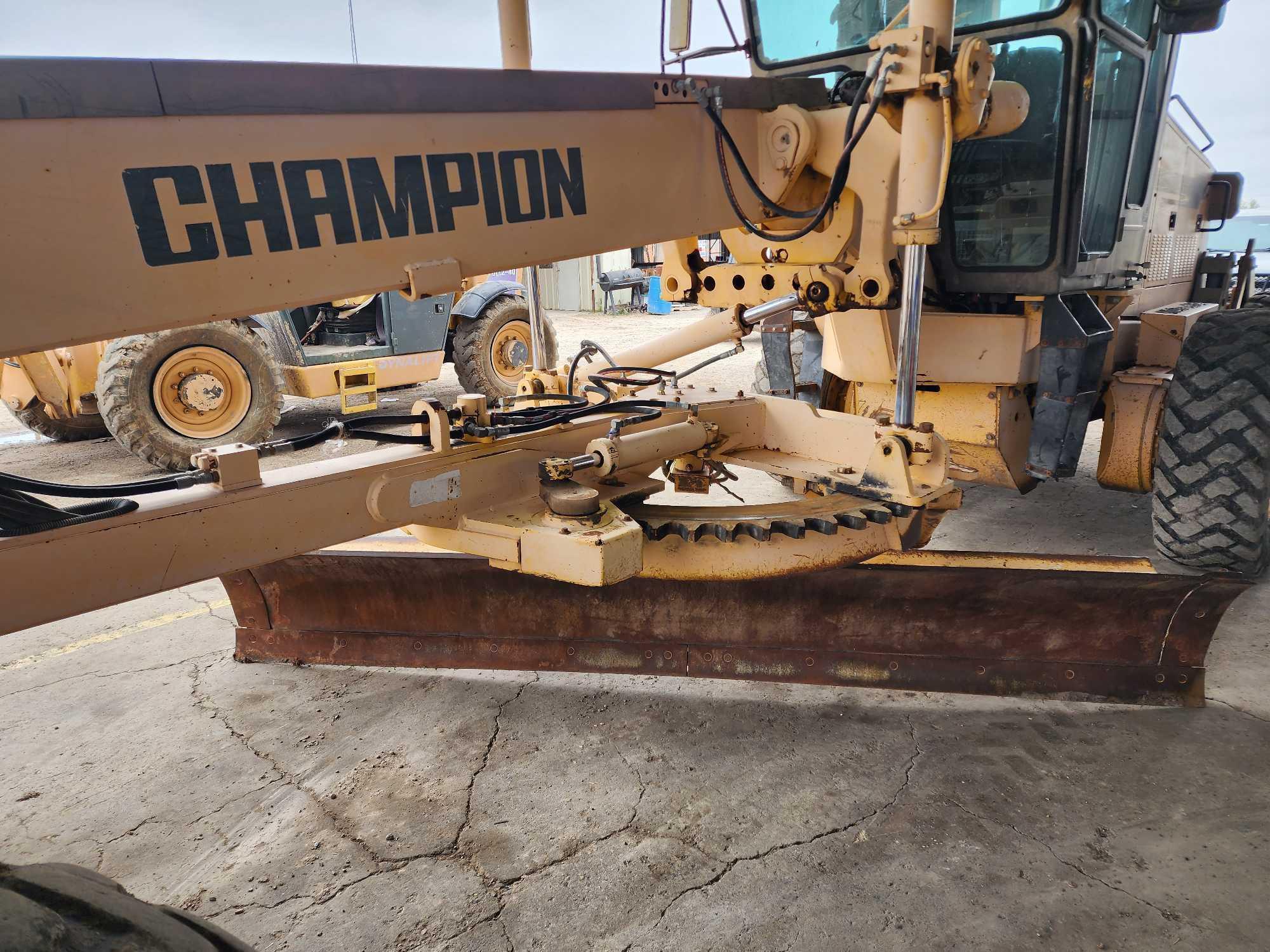 2000 Champion 720A Motorgrader, Srl# X030924X