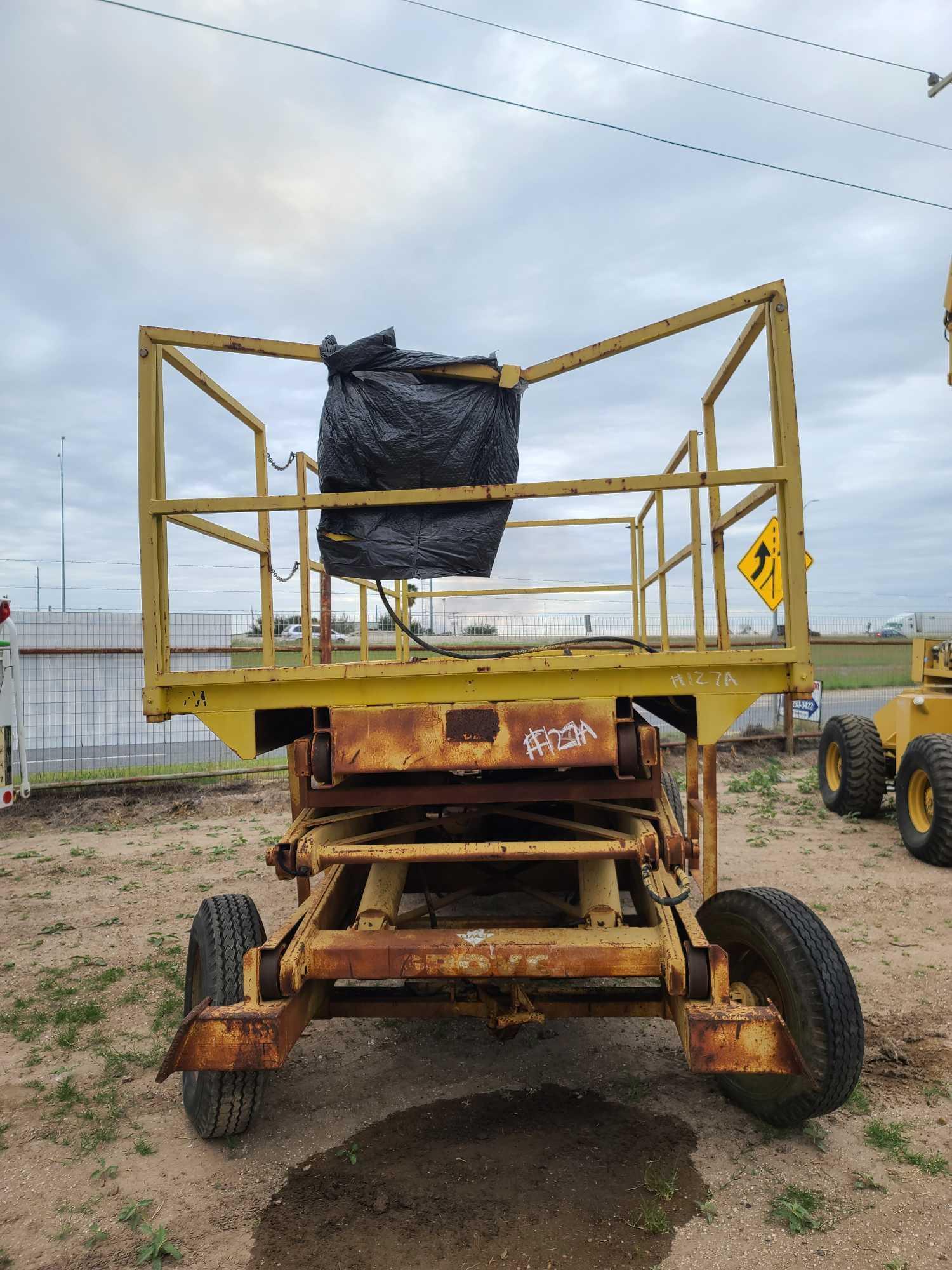 Grove 25' Upright Scissor Lift