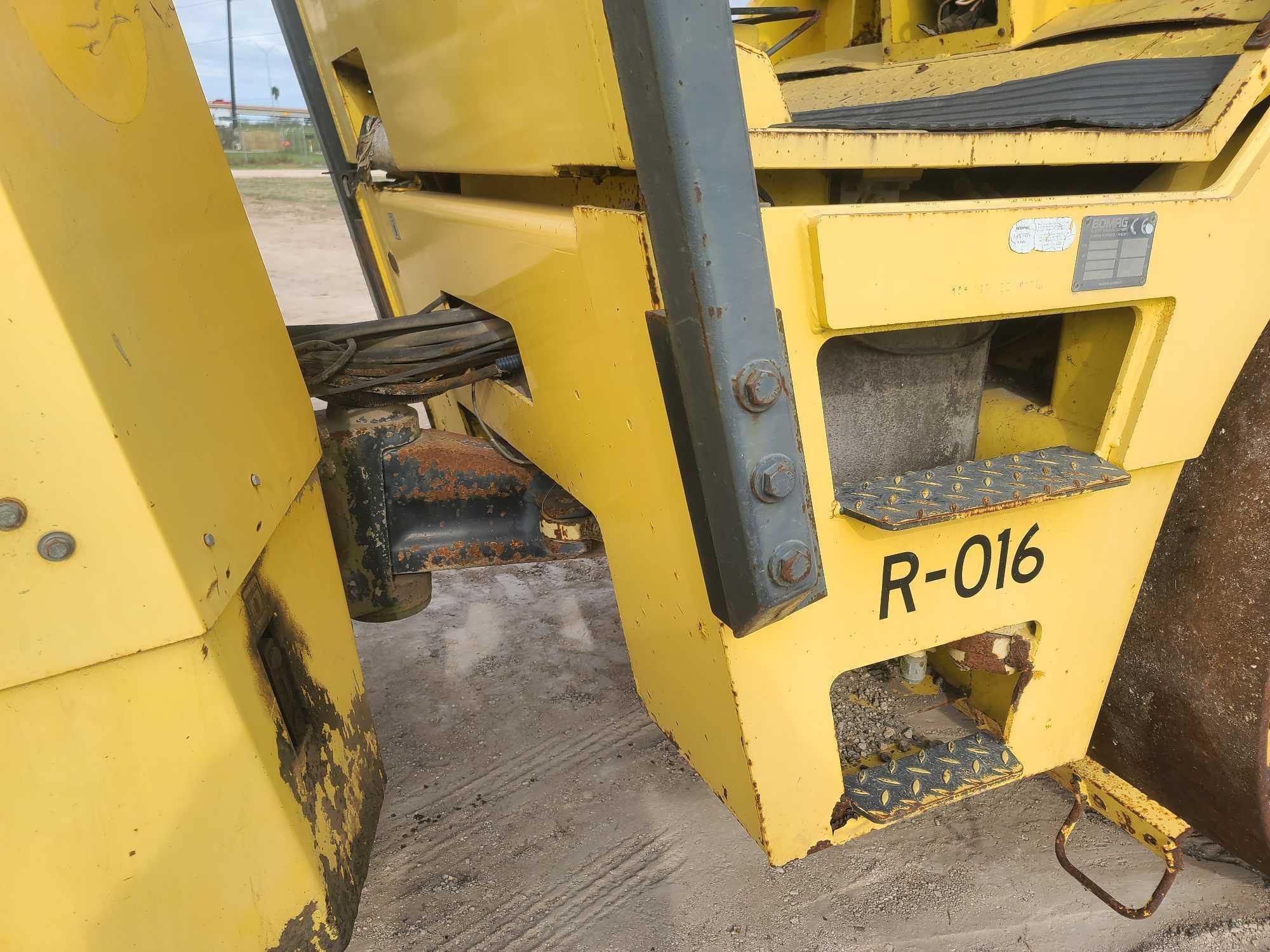 2001 Bomag BW151AD-2 Compactor Drum Roller