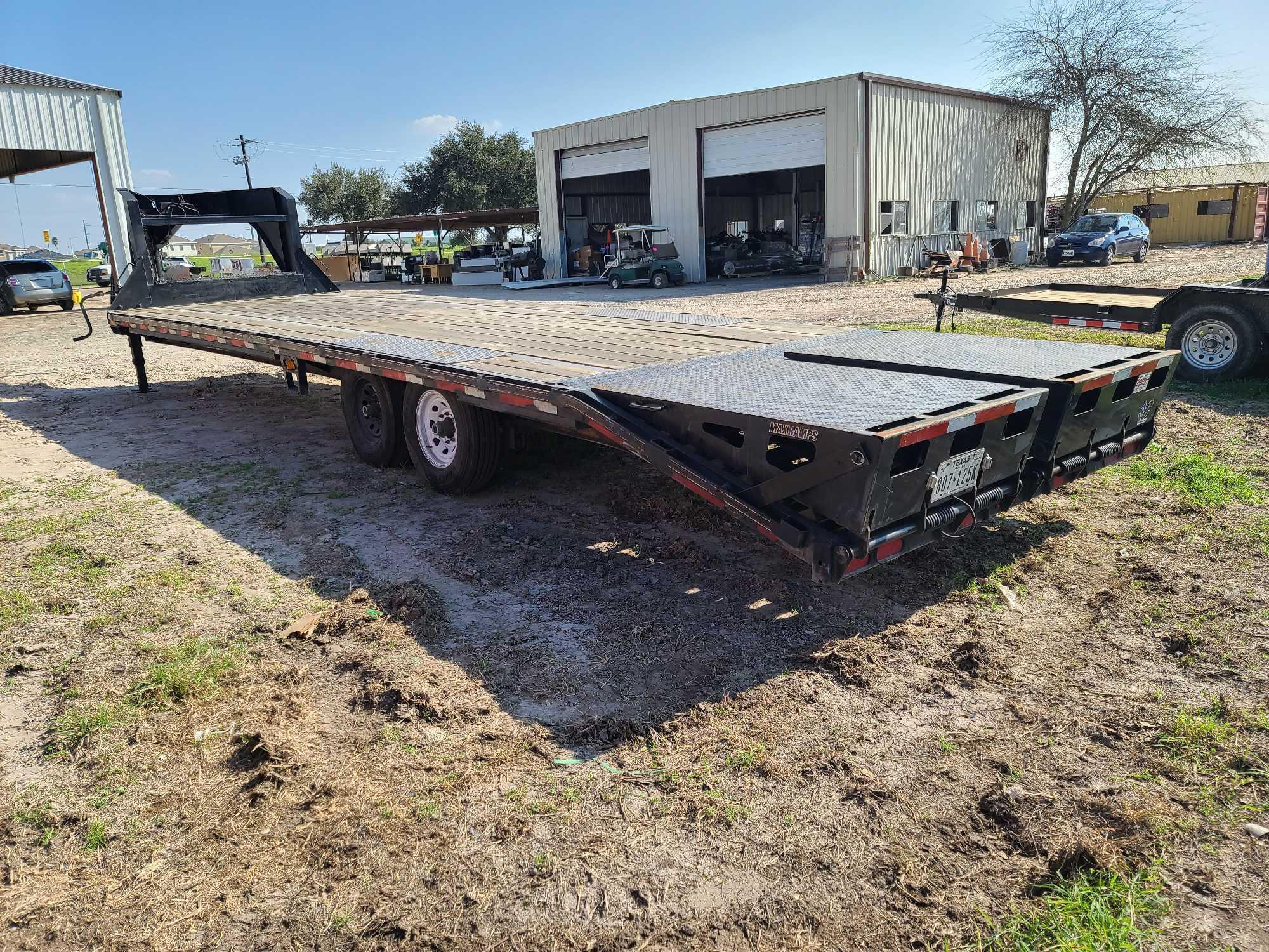 2021 Diamond C Trailer 30' Gooseneck Trailer, VIN # 46UFU3029M1233447