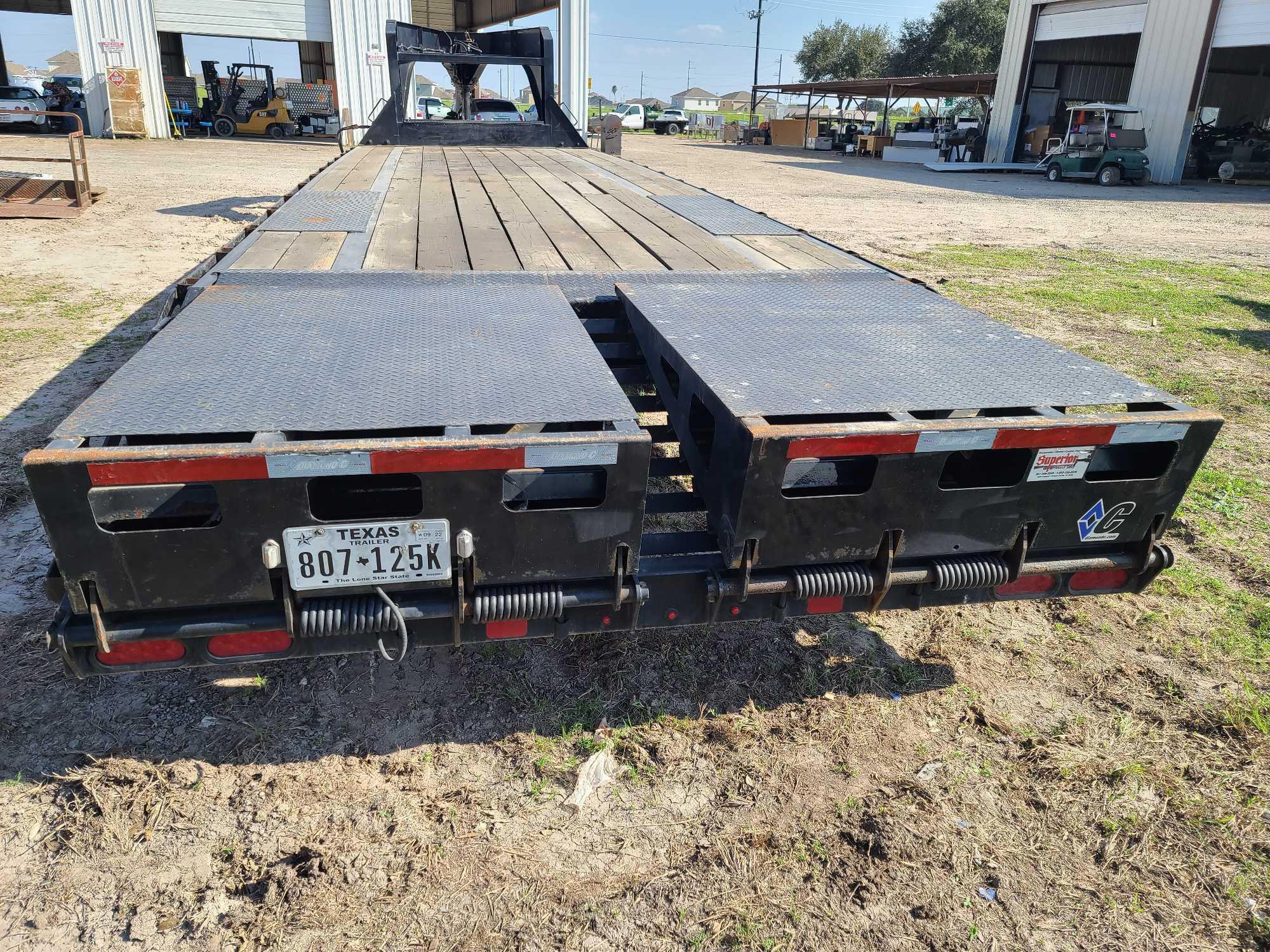 2021 Diamond C Trailer 30' Gooseneck Trailer, VIN # 46UFU3029M1233447