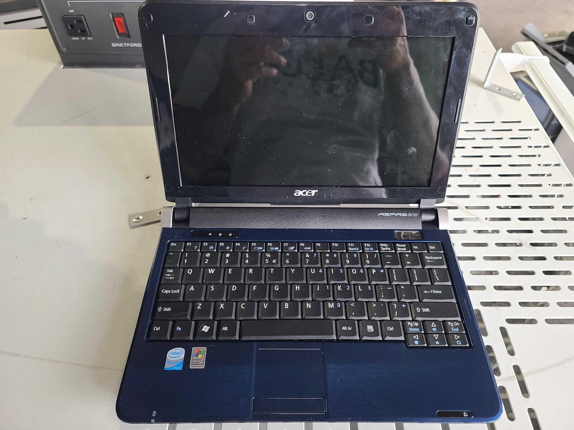 (10) Acer Aspire One KAV10 Netbooks