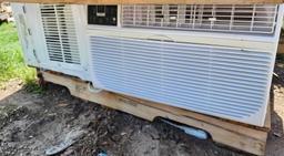 (1) Pallet of Window AC Units (Apprx. 4 Units)