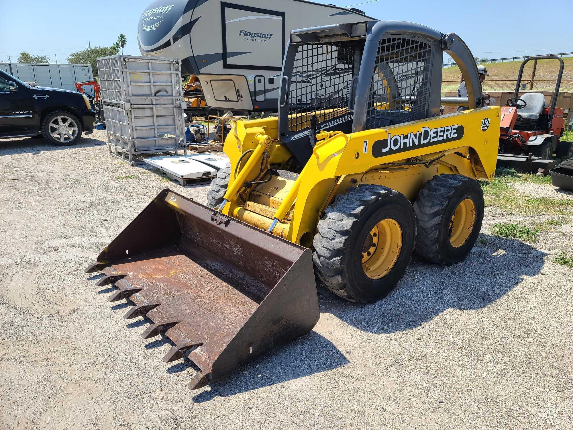 John Deere 250 Series II Skid Steer Loader