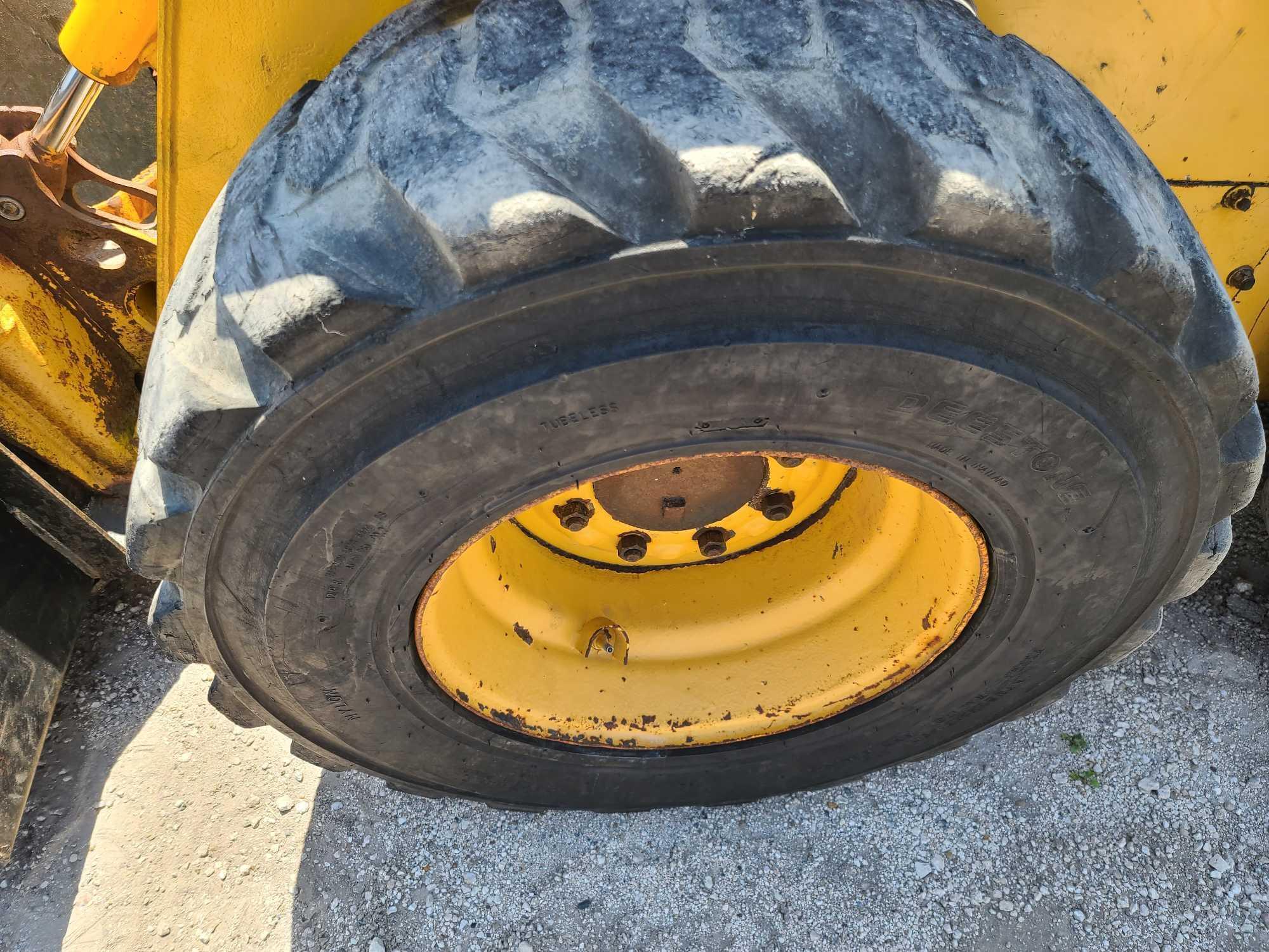 John Deere 250 Series II Skid Steer Loader