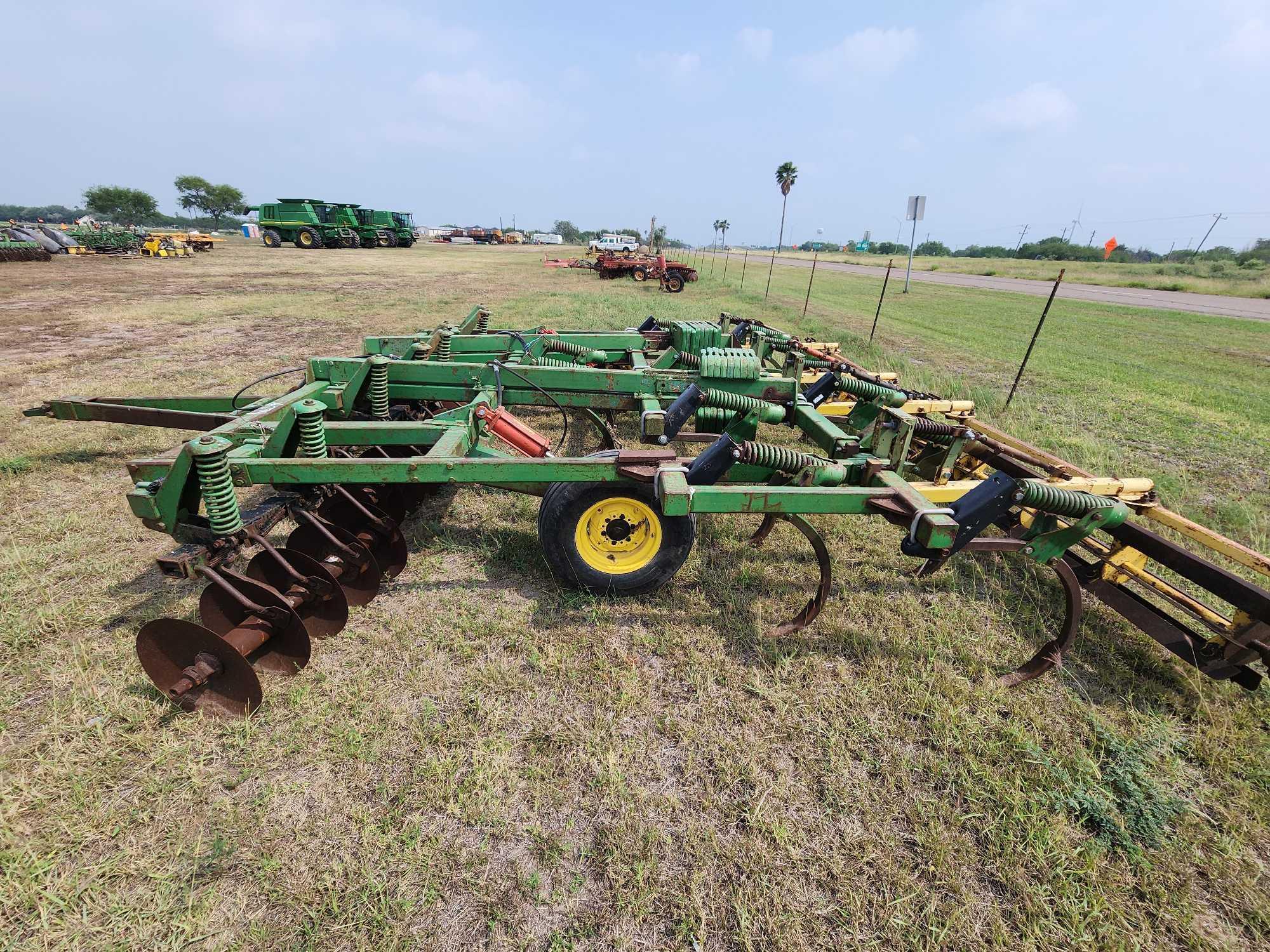 John Deere Chisel Plow