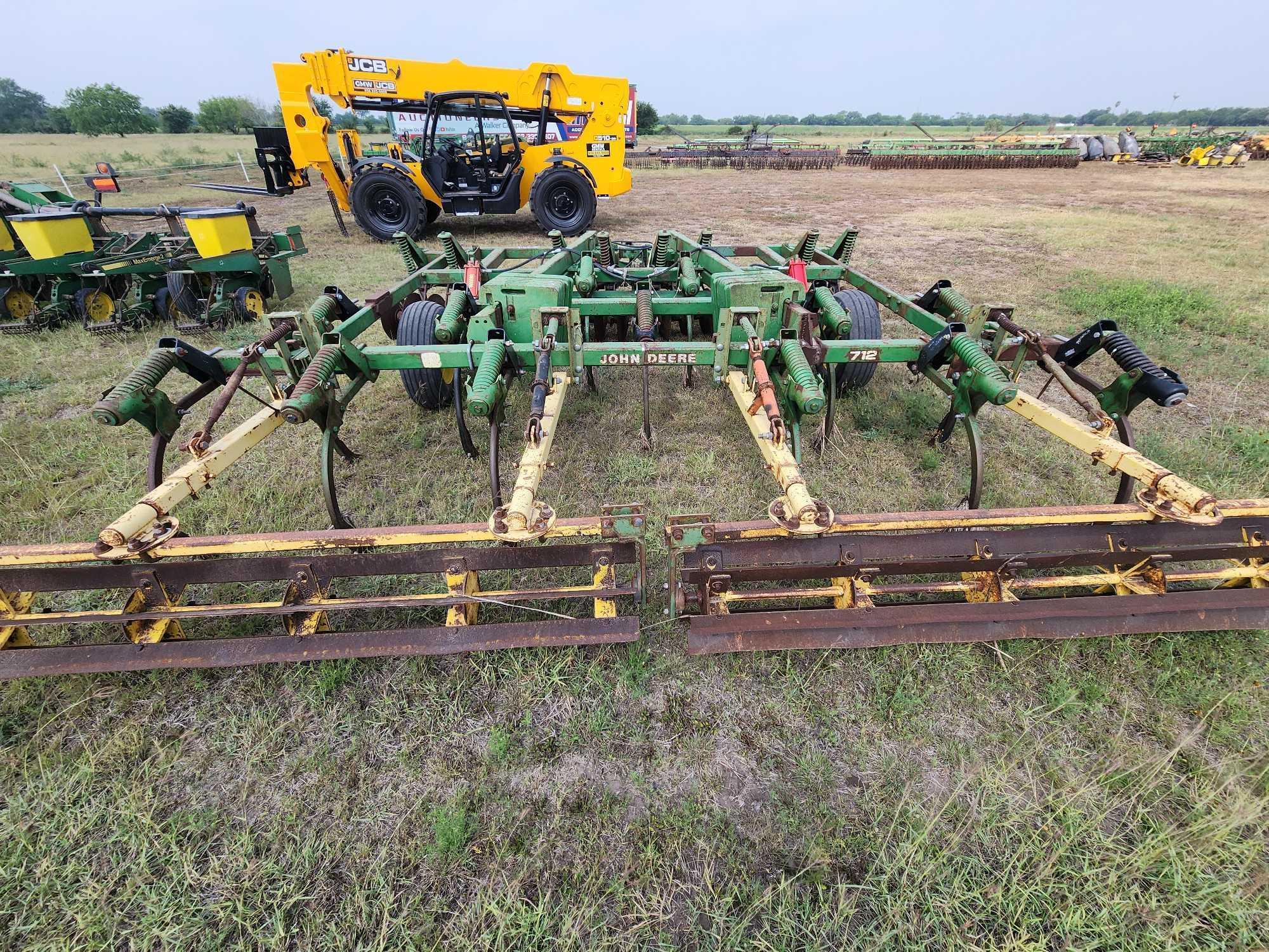 John Deere Chisel Plow