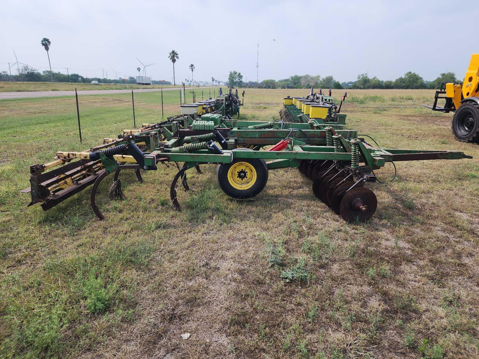 John Deere Chisel Plow