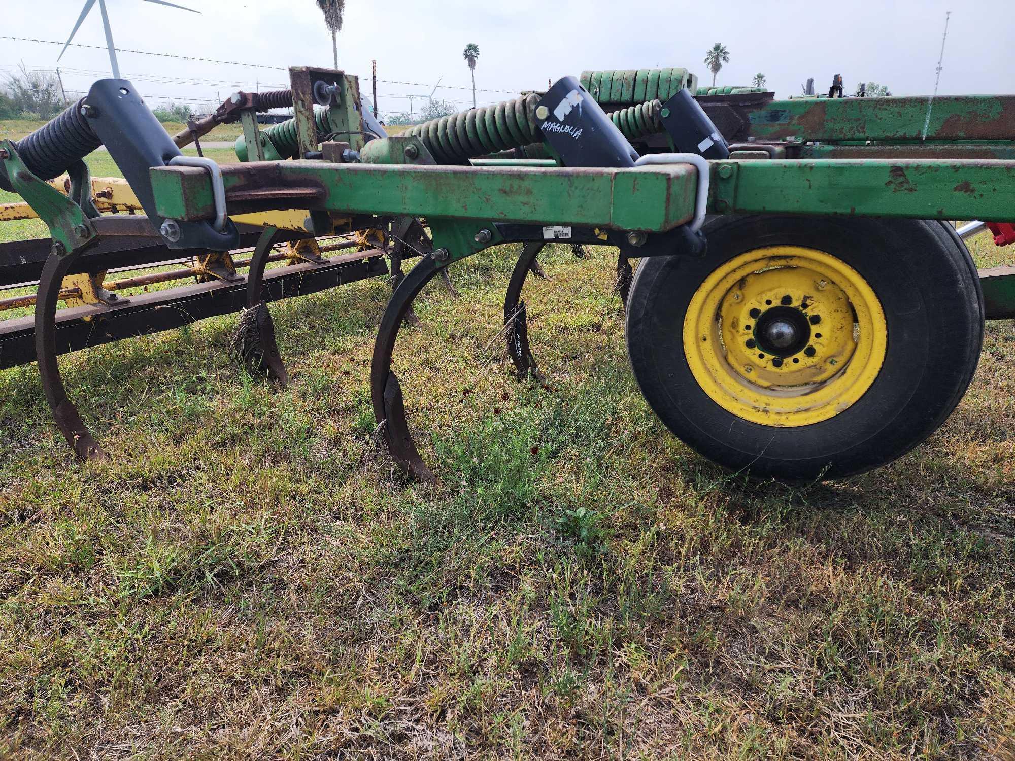 John Deere Chisel Plow