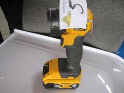 DEWALT 20V CORDLESS LIGHT