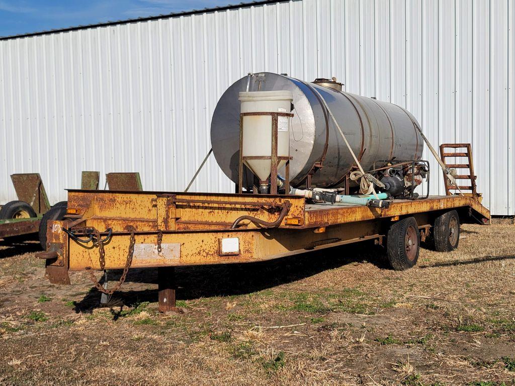 TRI- AXLE TRAILER WITH TANK