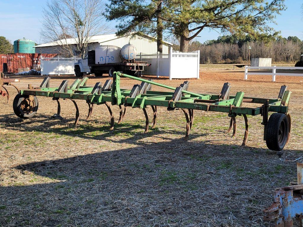 JOHN DEERE (18) TINE CHISEL PLOW