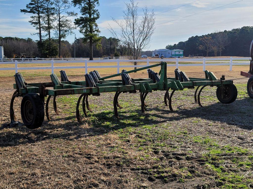 JOHN DEERE (18) TINE CHISEL PLOW